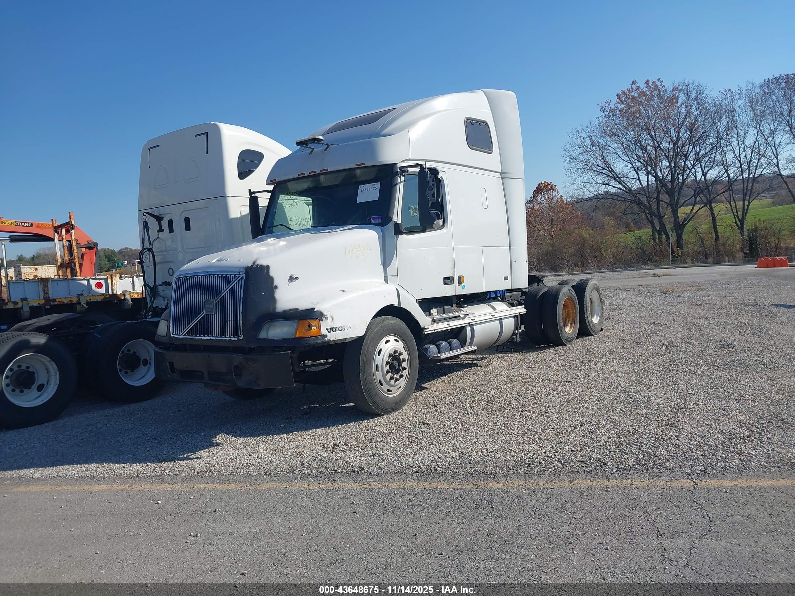 VOLVO VN image 2