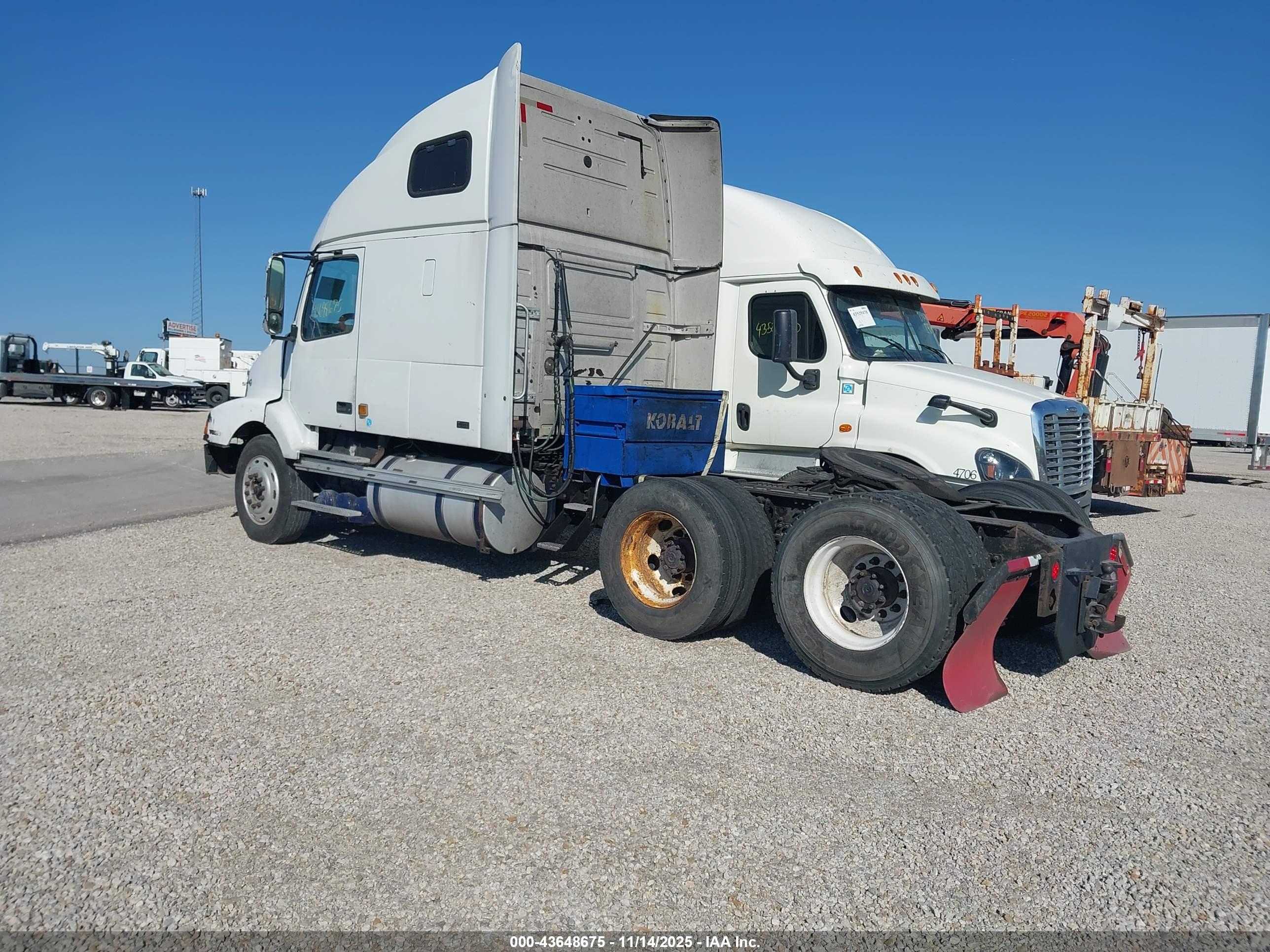 VOLVO VN image 3