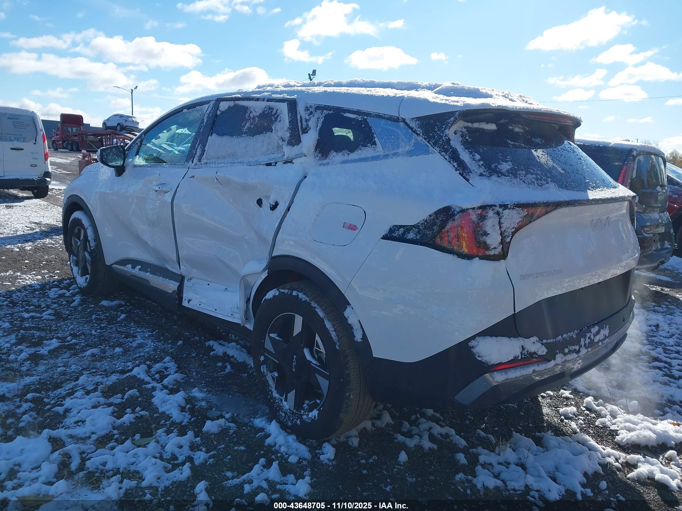 KIA SPORTAGE image 3