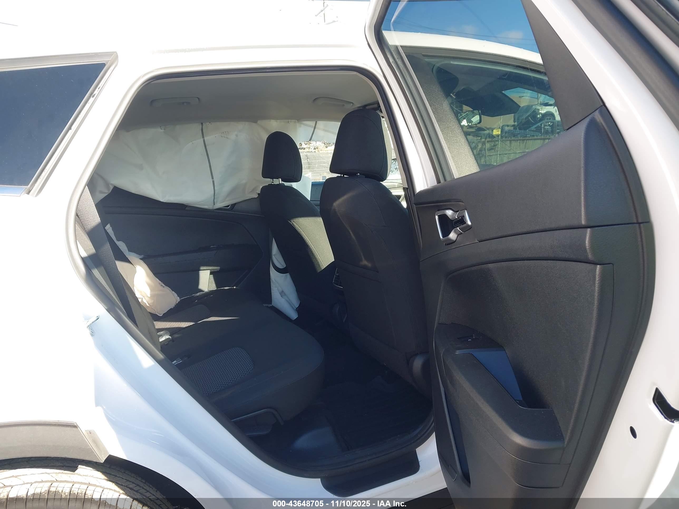 KIA SPORTAGE image 8
