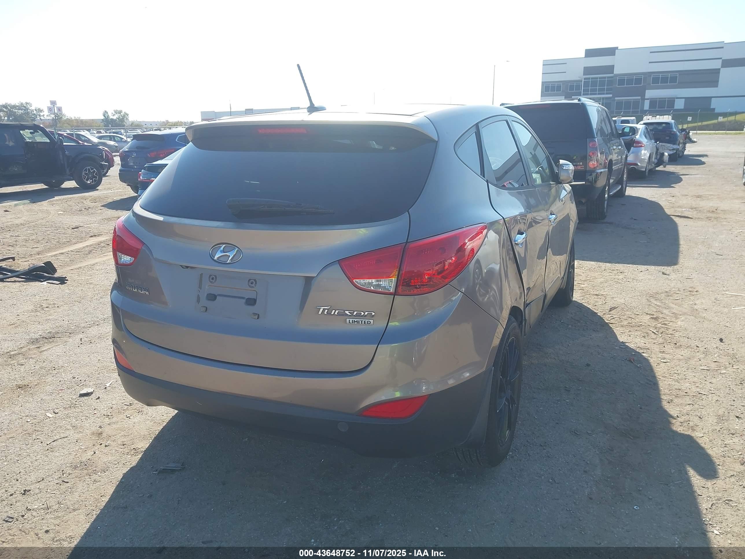 HYUNDAI TUCSON image 4