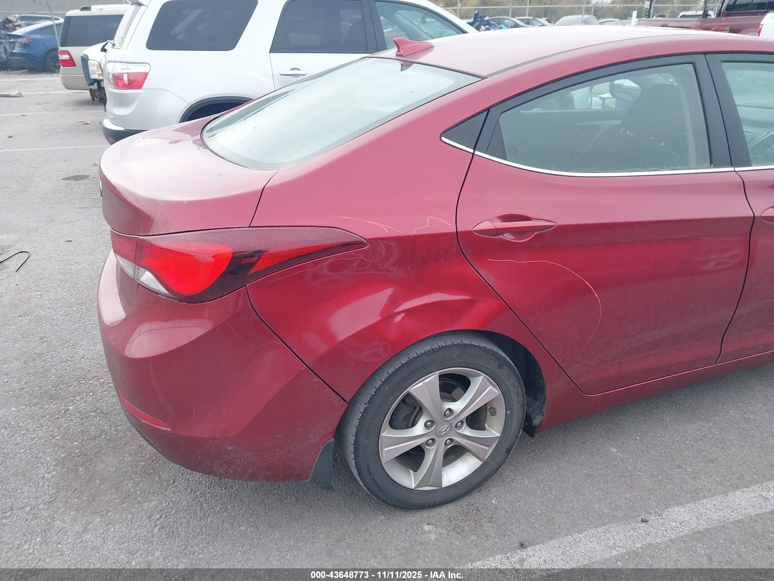 HYUNDAI ELANTRA image 6