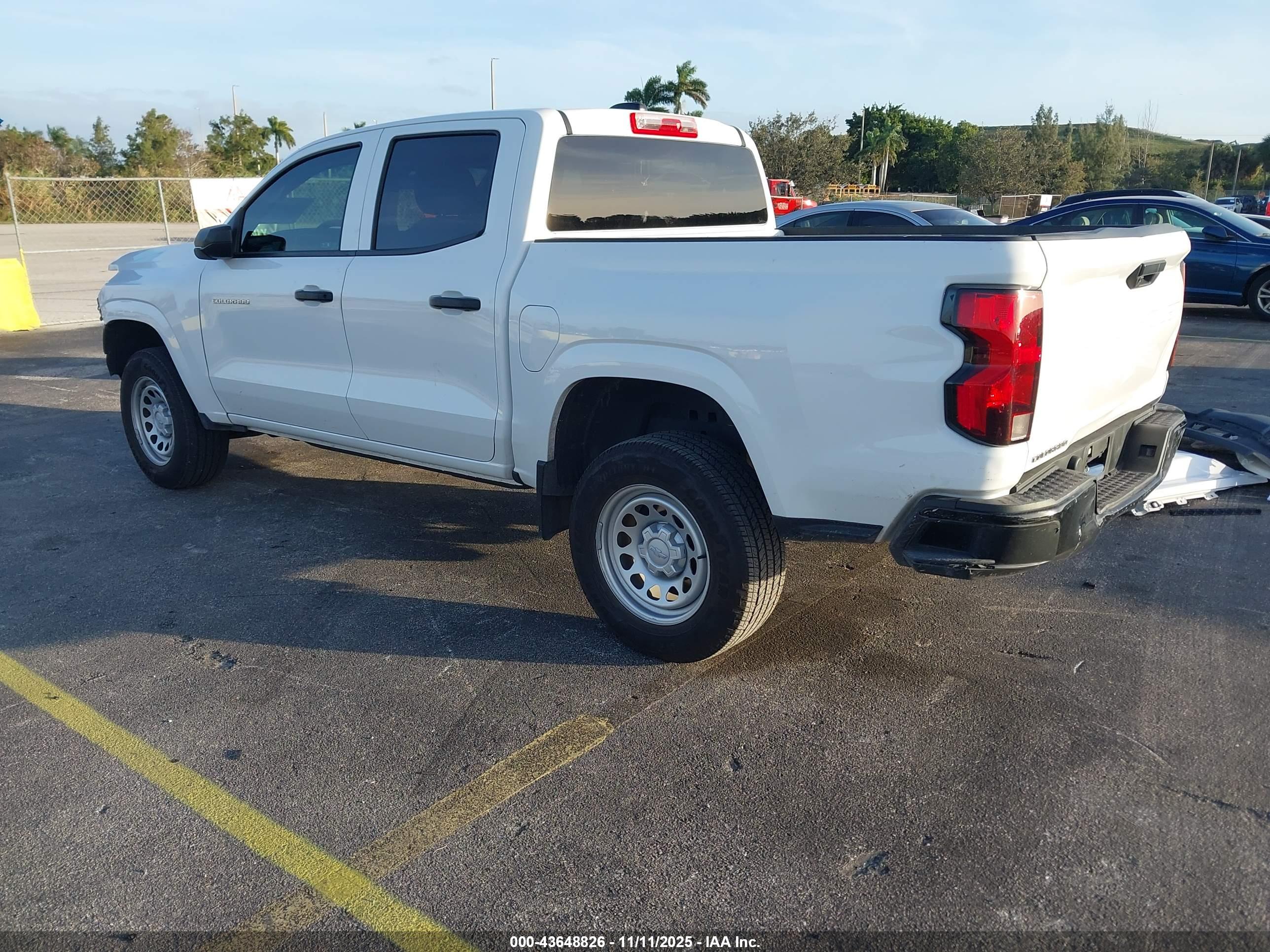 CHEVROLET COLORADO image 3