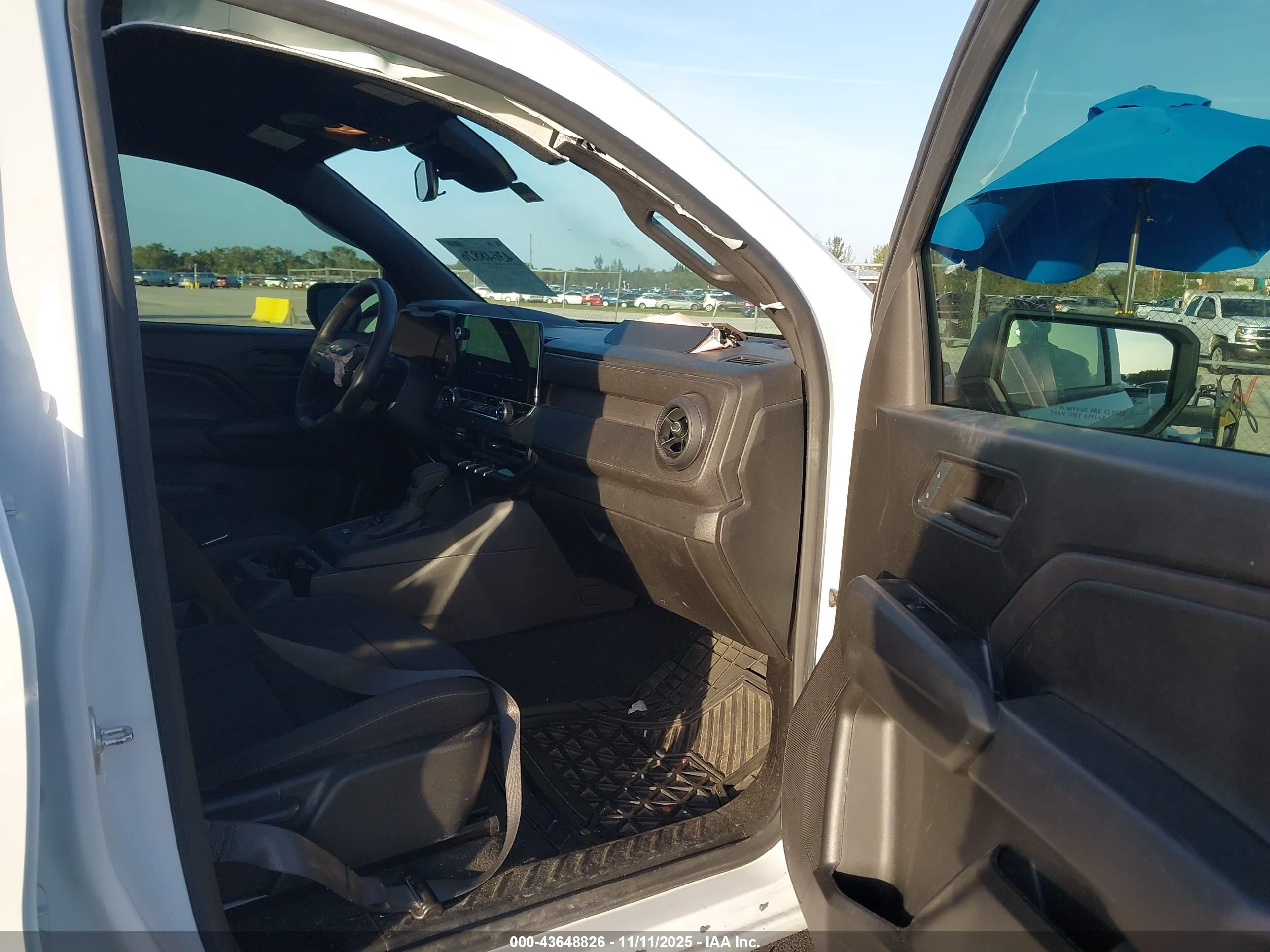 CHEVROLET COLORADO image 5