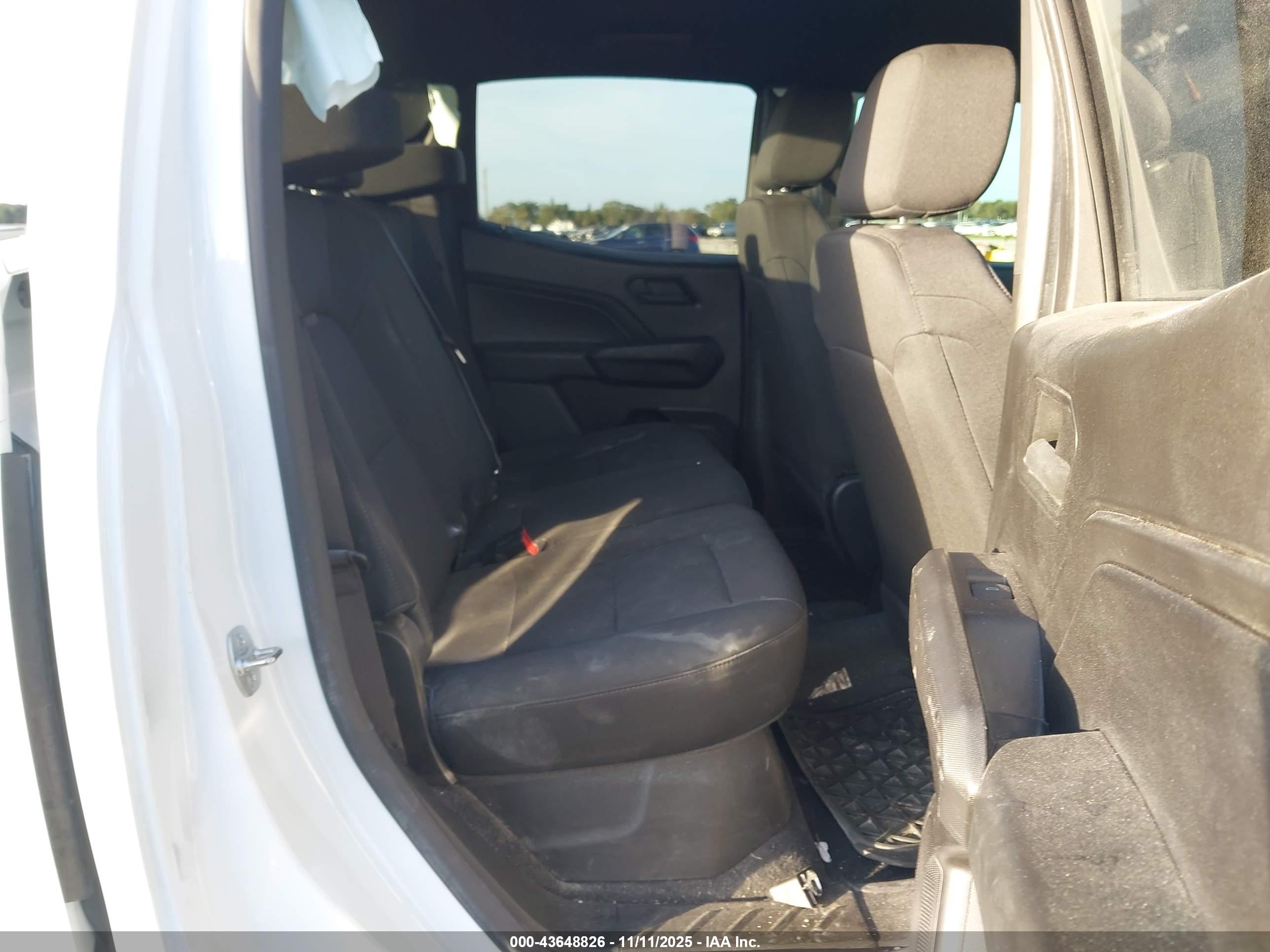 CHEVROLET COLORADO image 8