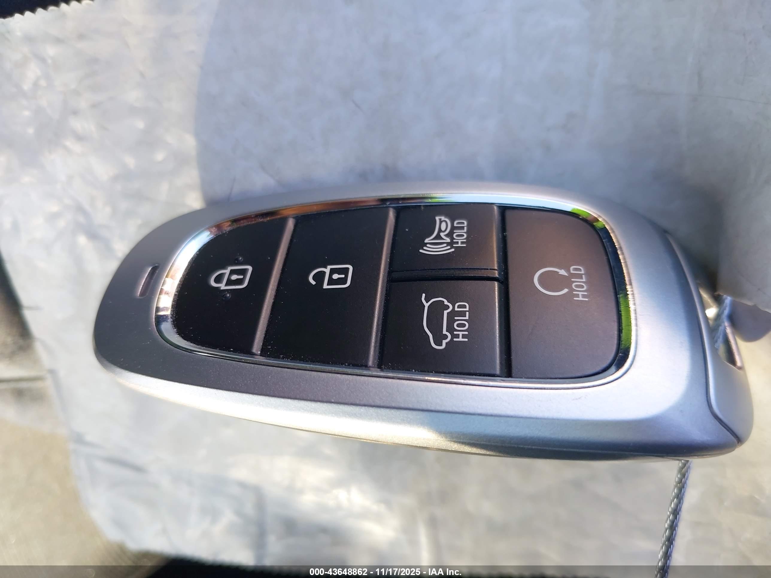 HYUNDAI TUCSON image 11