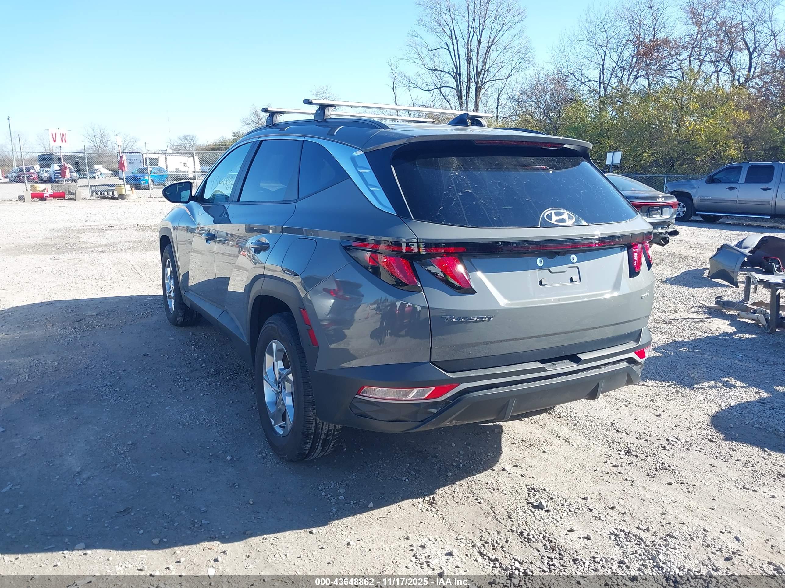 HYUNDAI TUCSON image 3