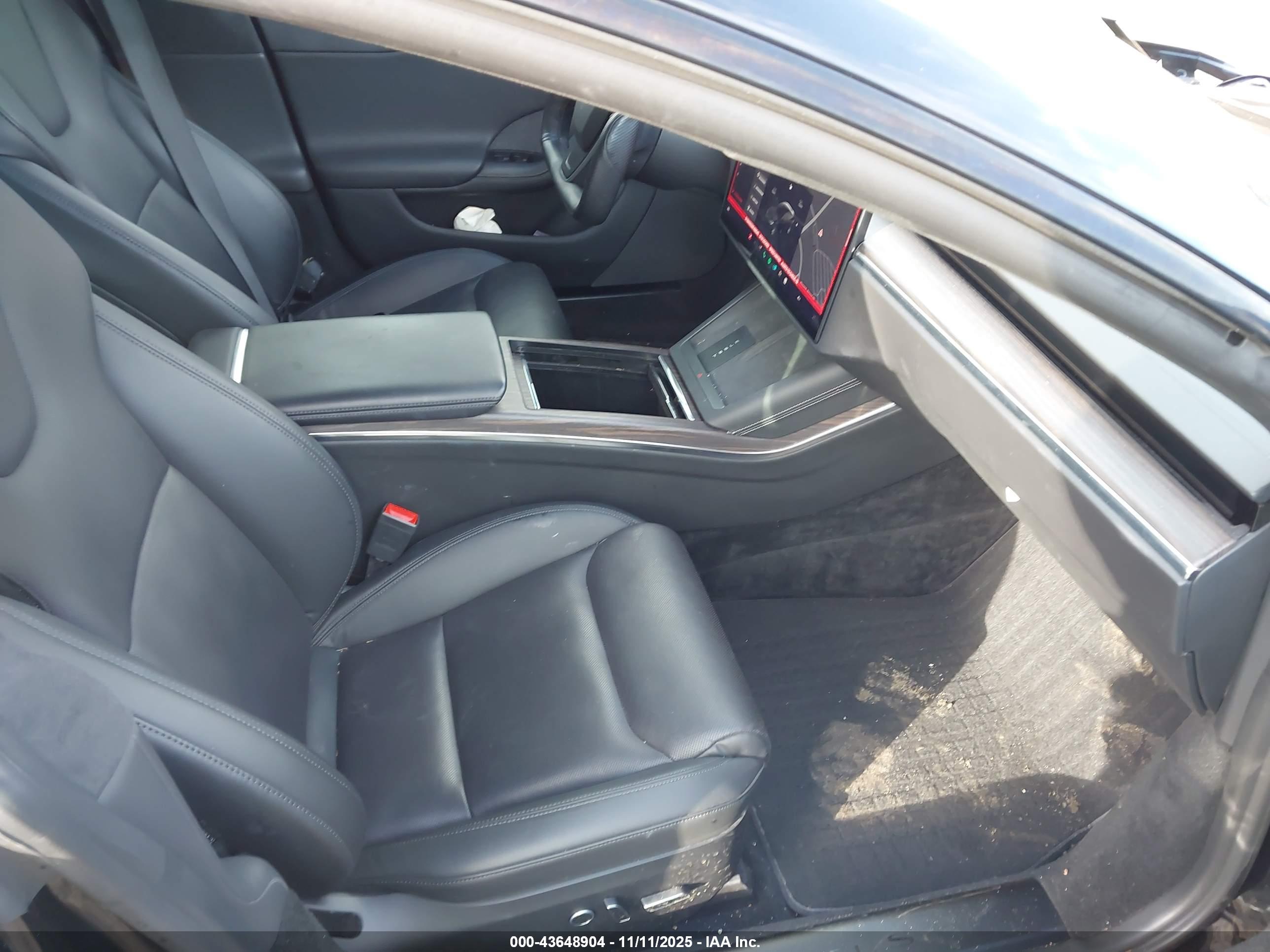 TESLA MODEL image 5
