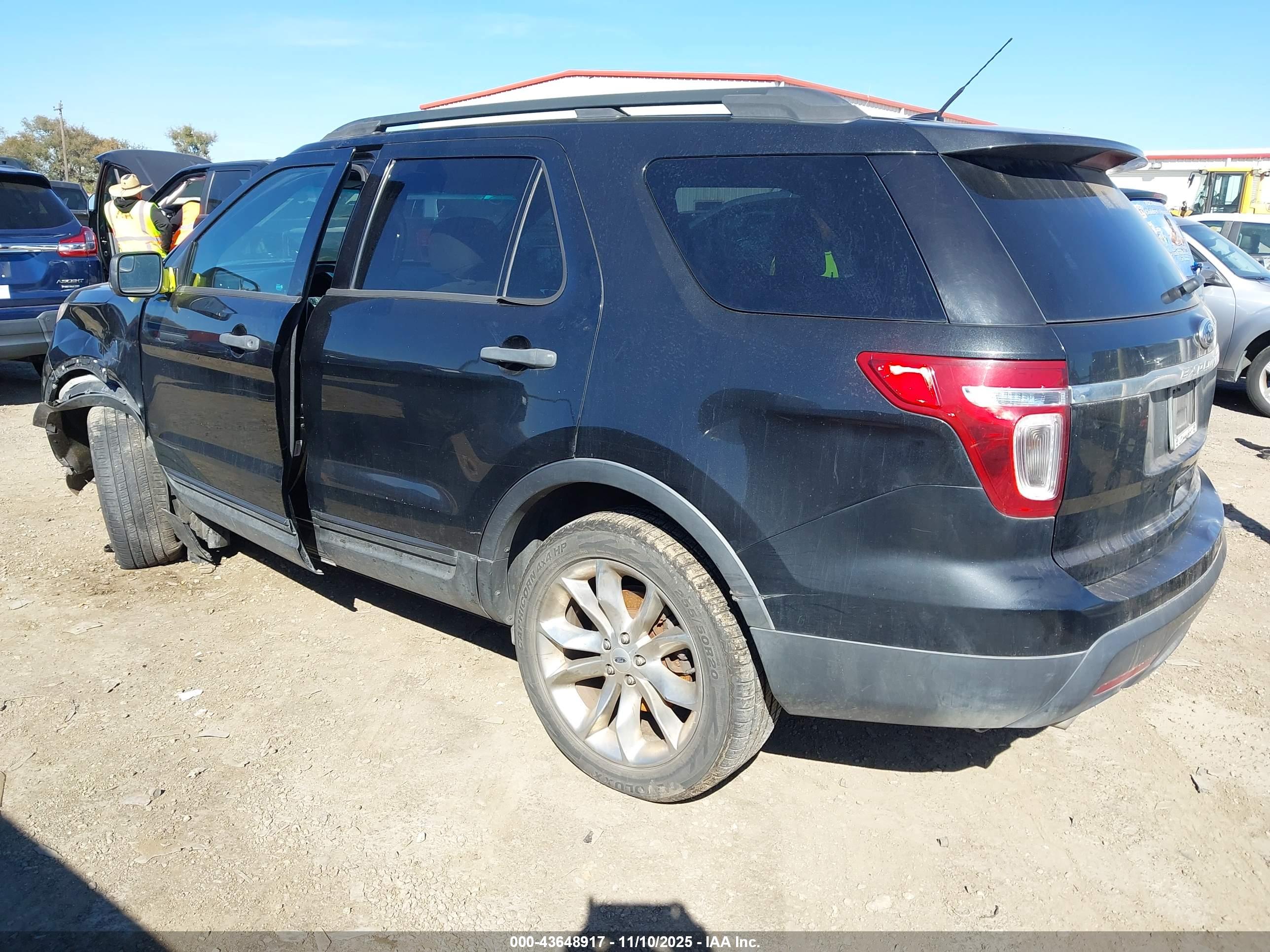 FORD EXPLORER image 3