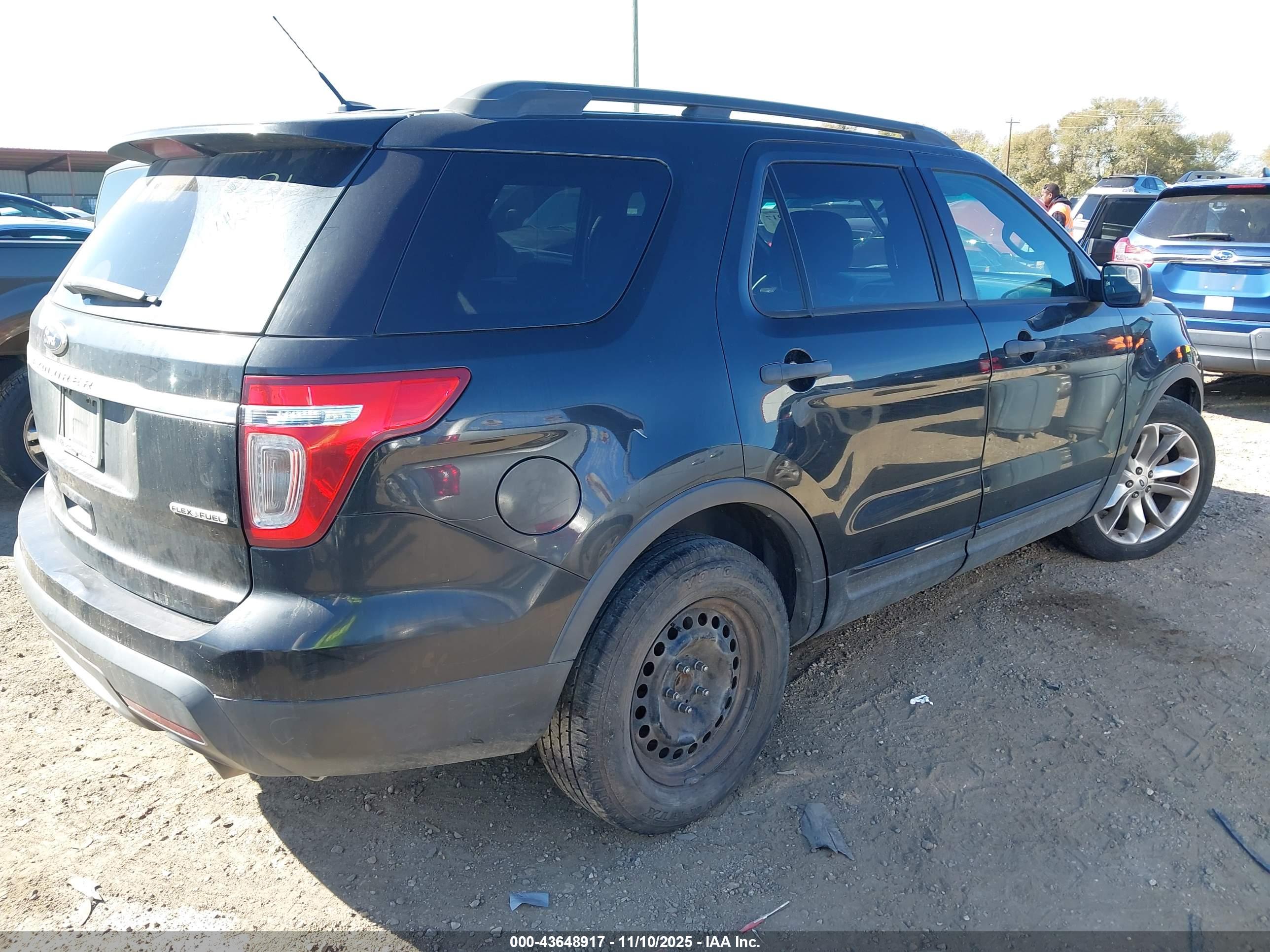 FORD EXPLORER image 4