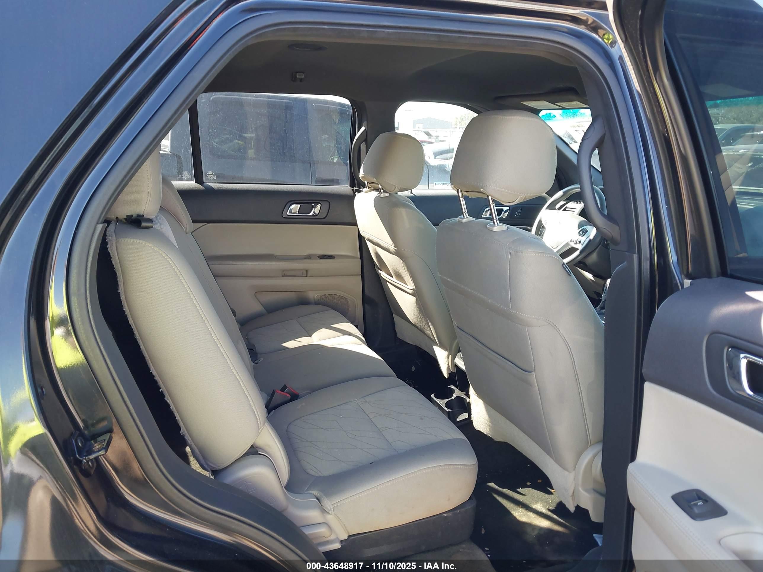 FORD EXPLORER image 8