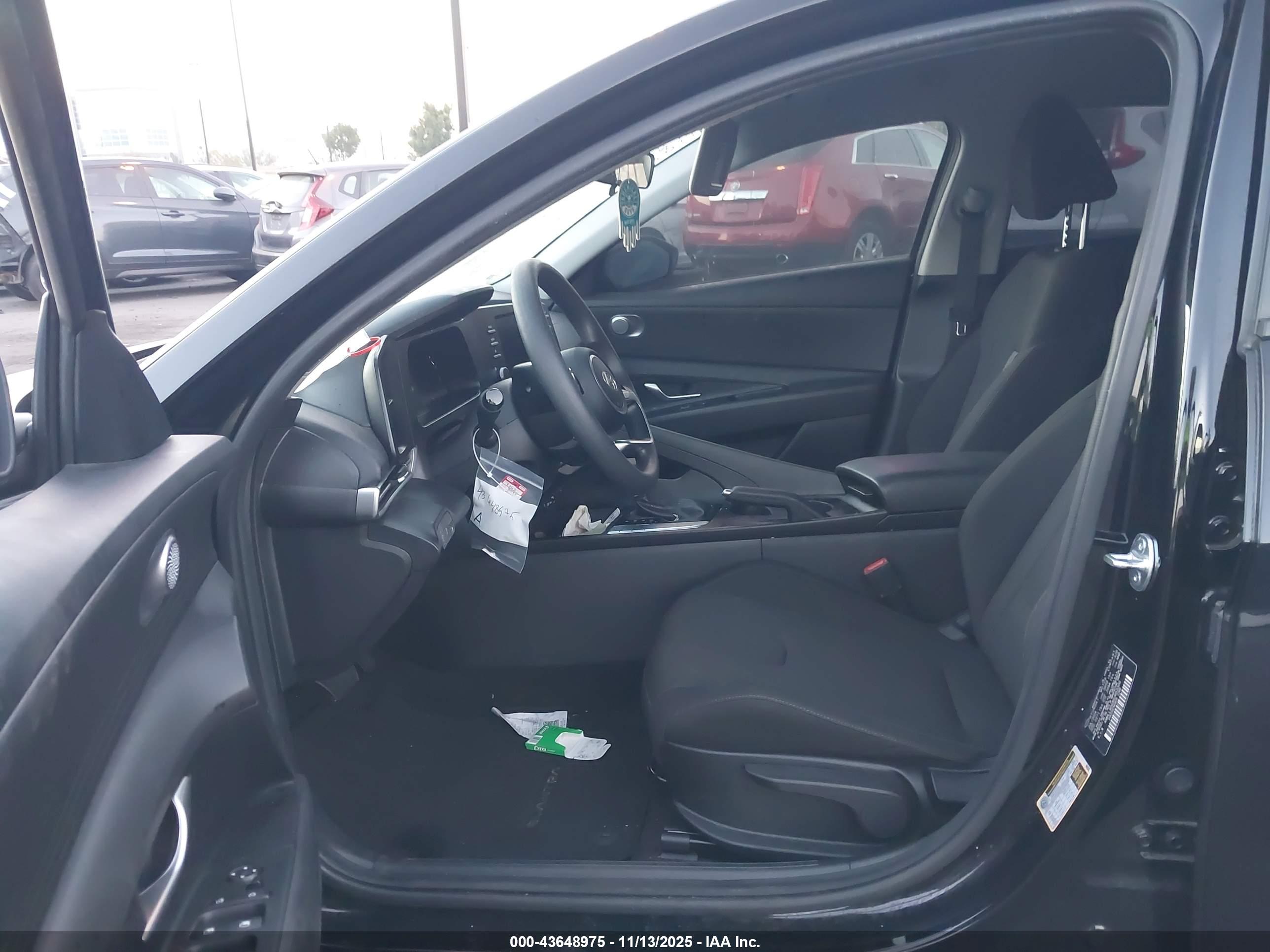 HYUNDAI ELANTRA image 5