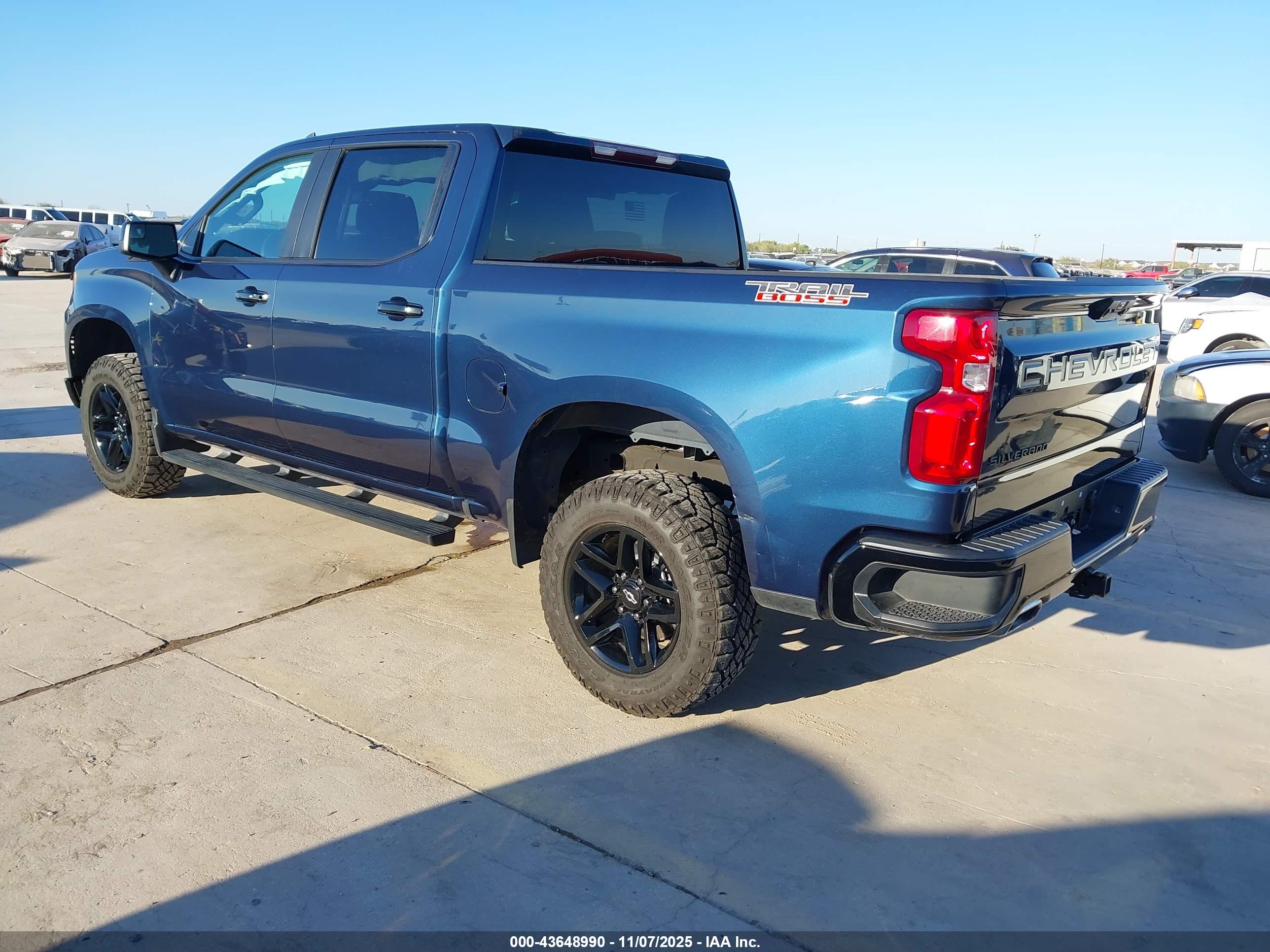 CHEVROLET SILVERADO image 3