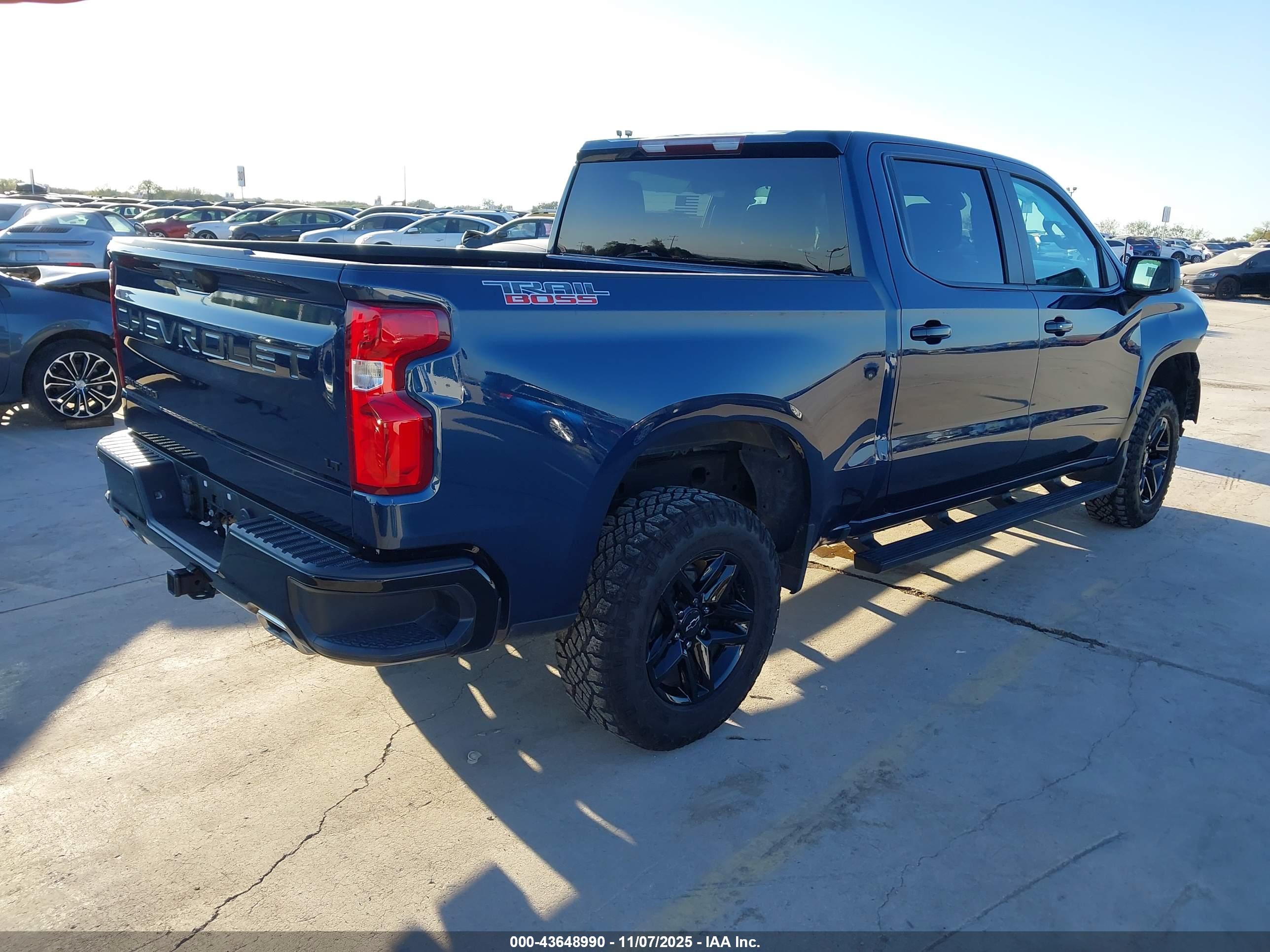 CHEVROLET SILVERADO image 4