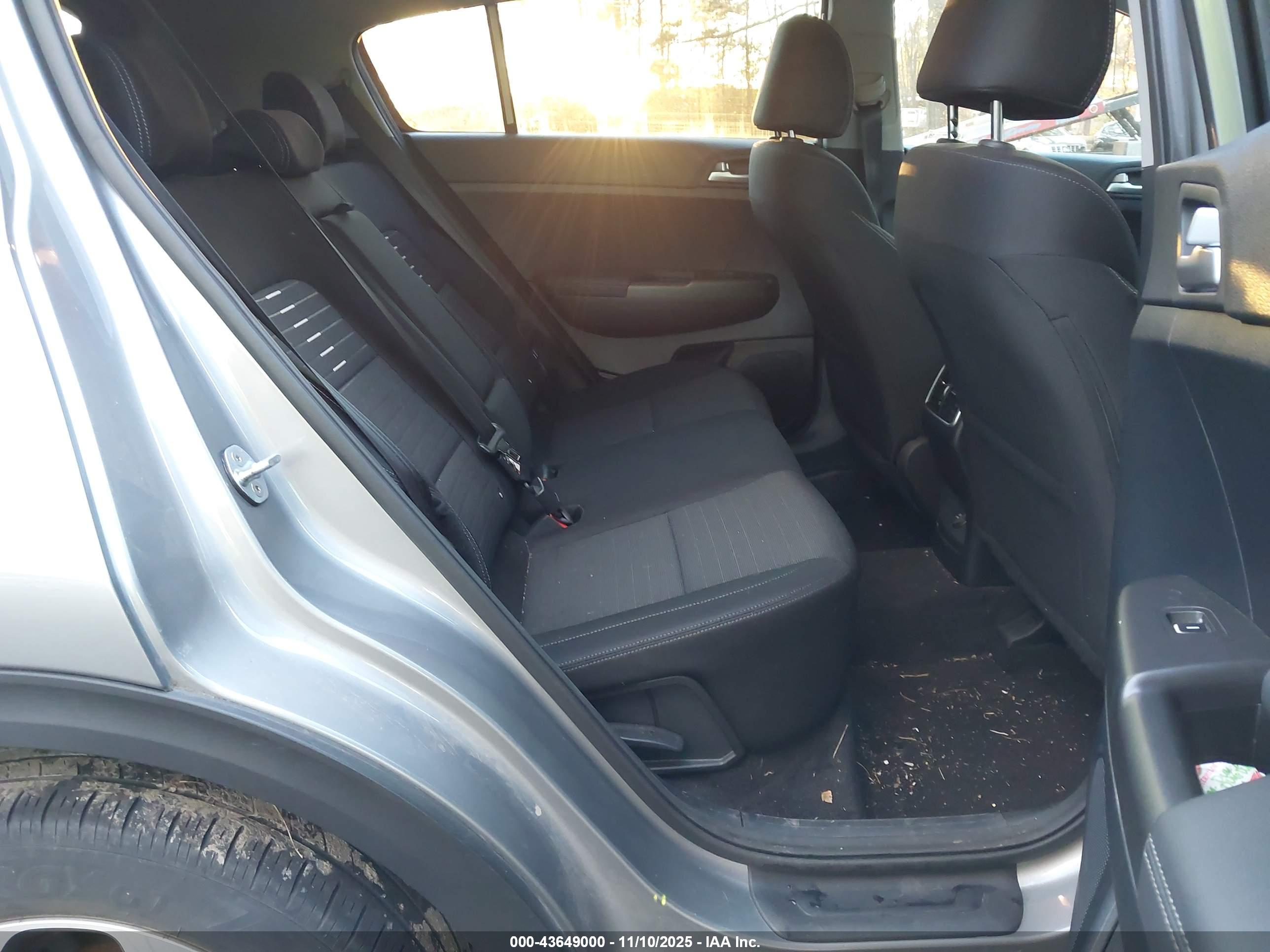 KIA SPORTAGE image 8