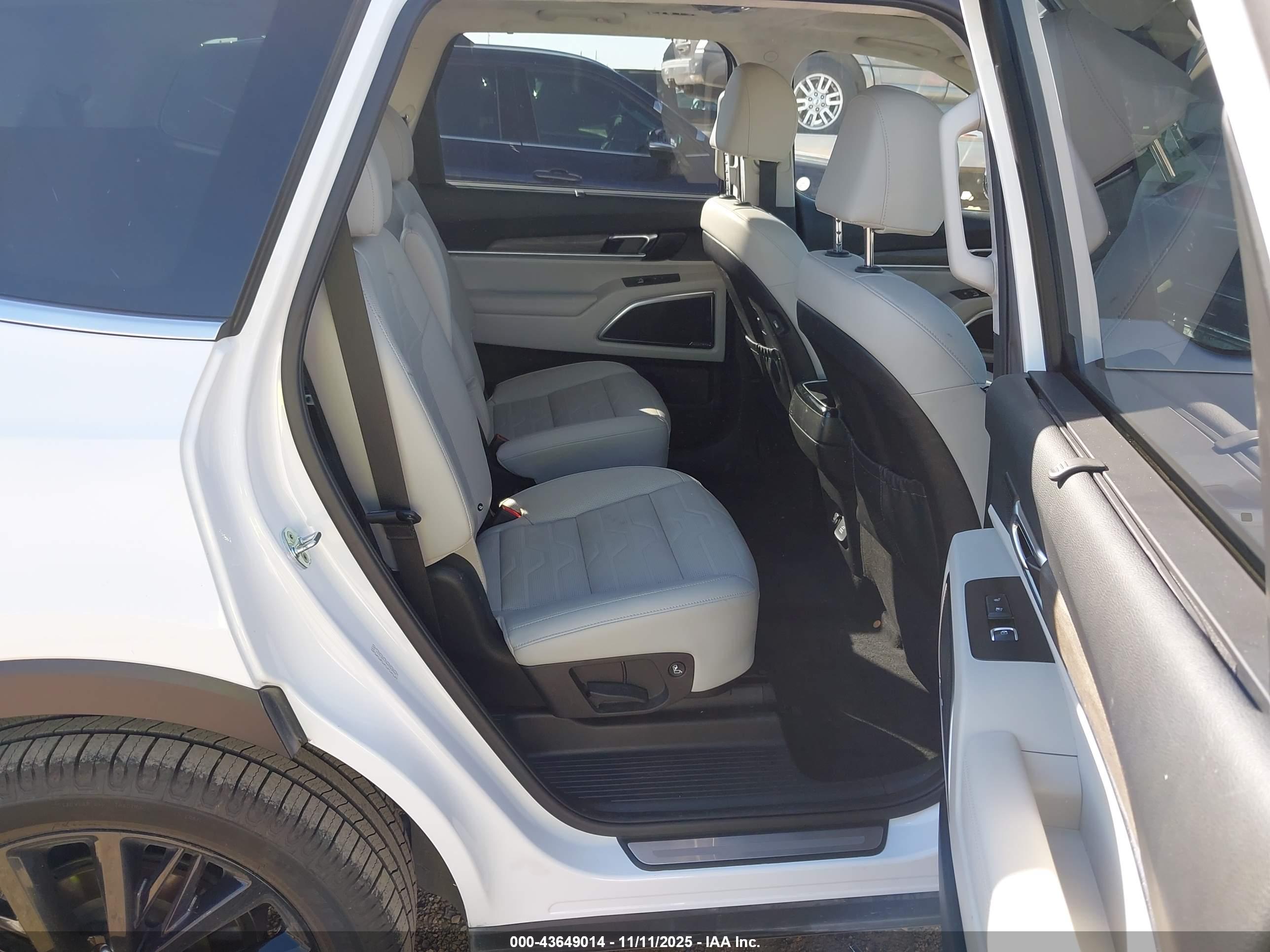 KIA TELLURIDE image 8