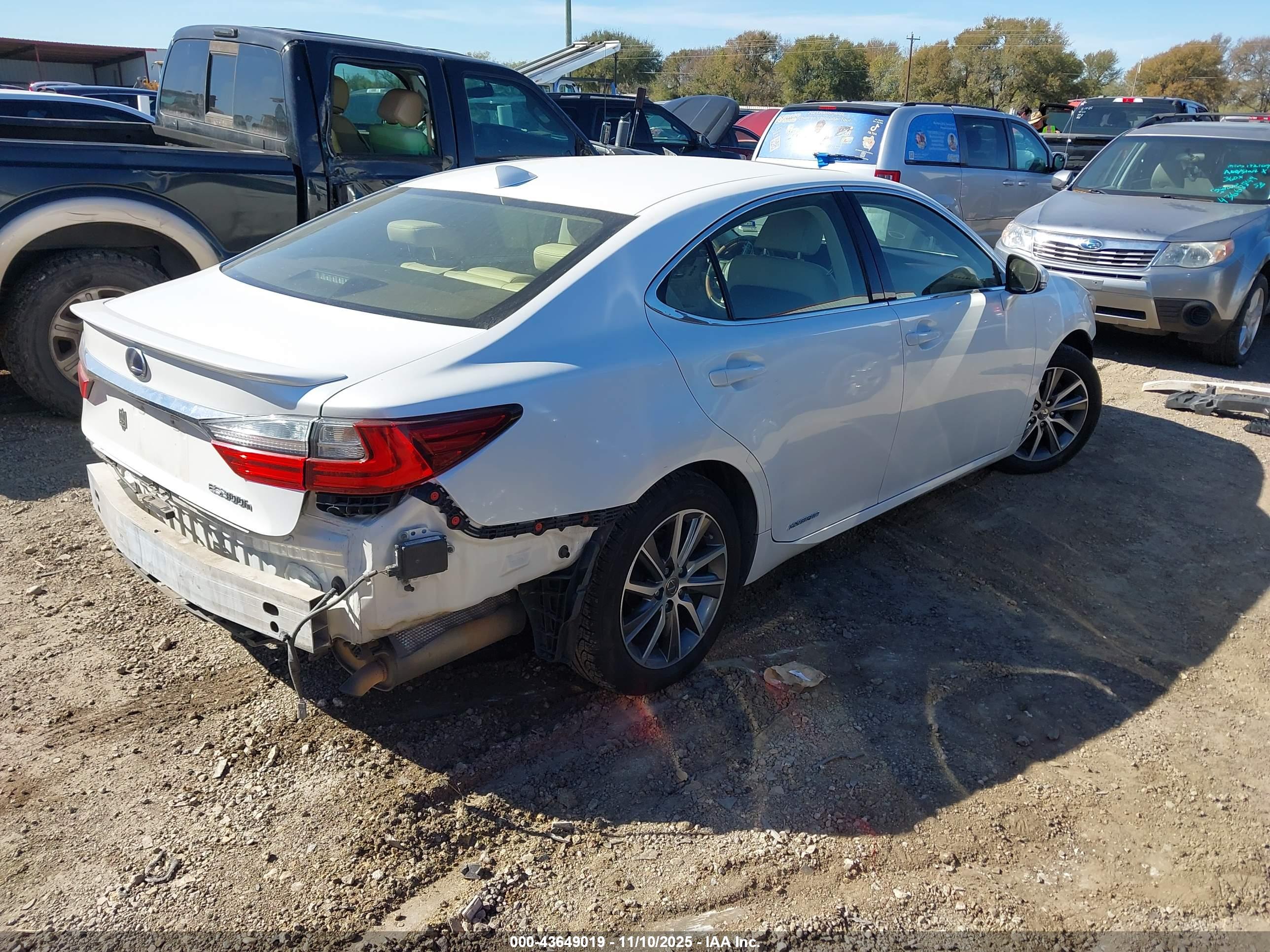LEXUS ES image 4