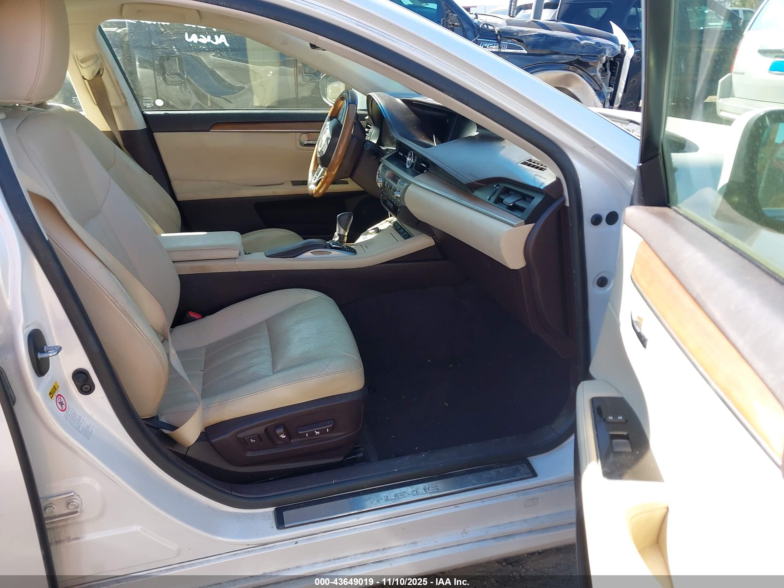 LEXUS ES image 5