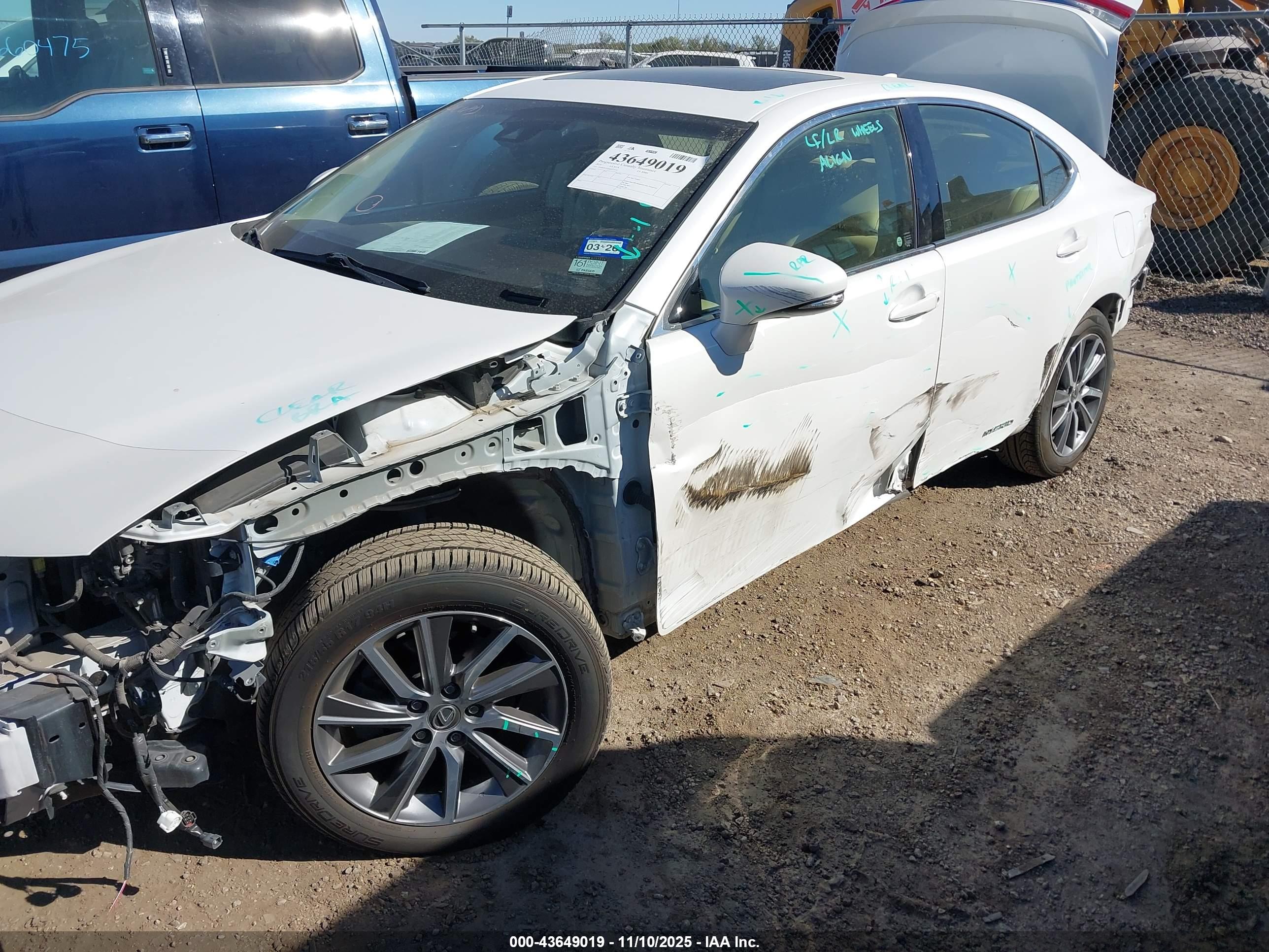 LEXUS ES image 6