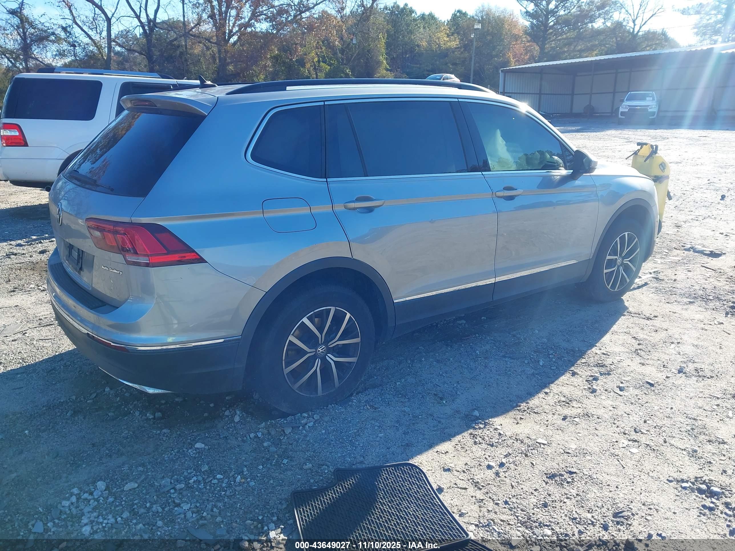 VOLKSWAGEN TIGUAN image 4