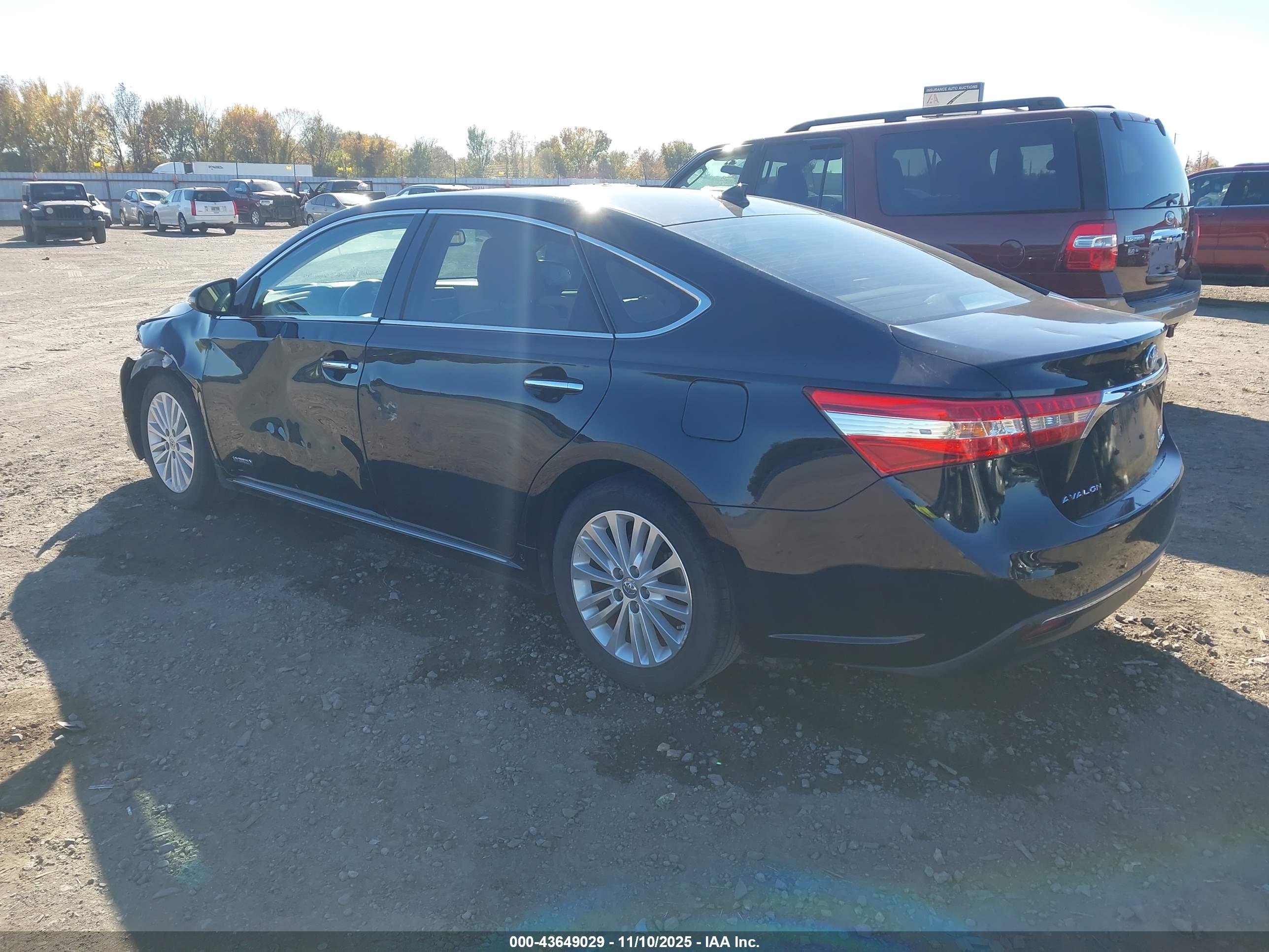 TOYOTA AVALON image 3