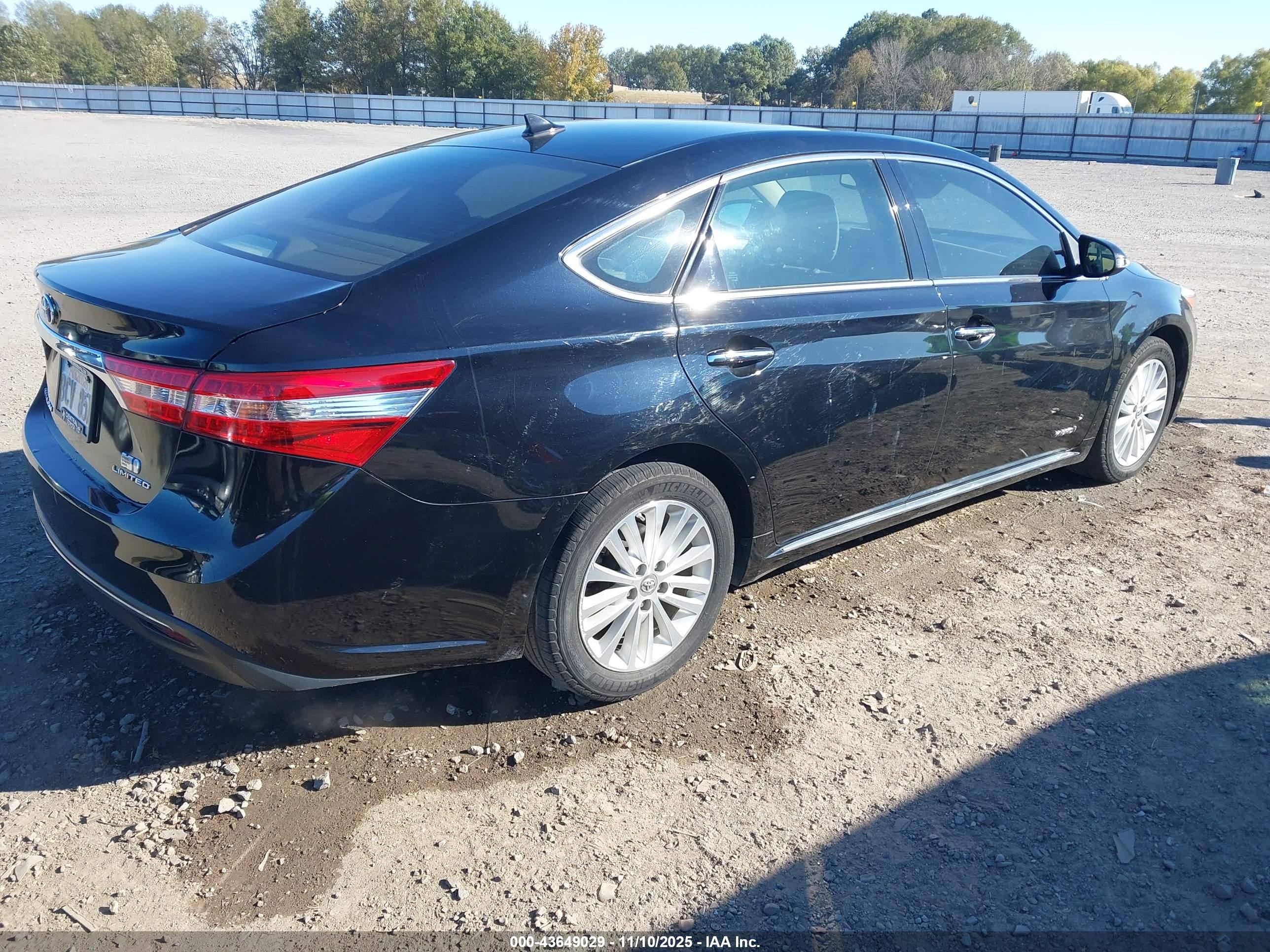 TOYOTA AVALON image 4
