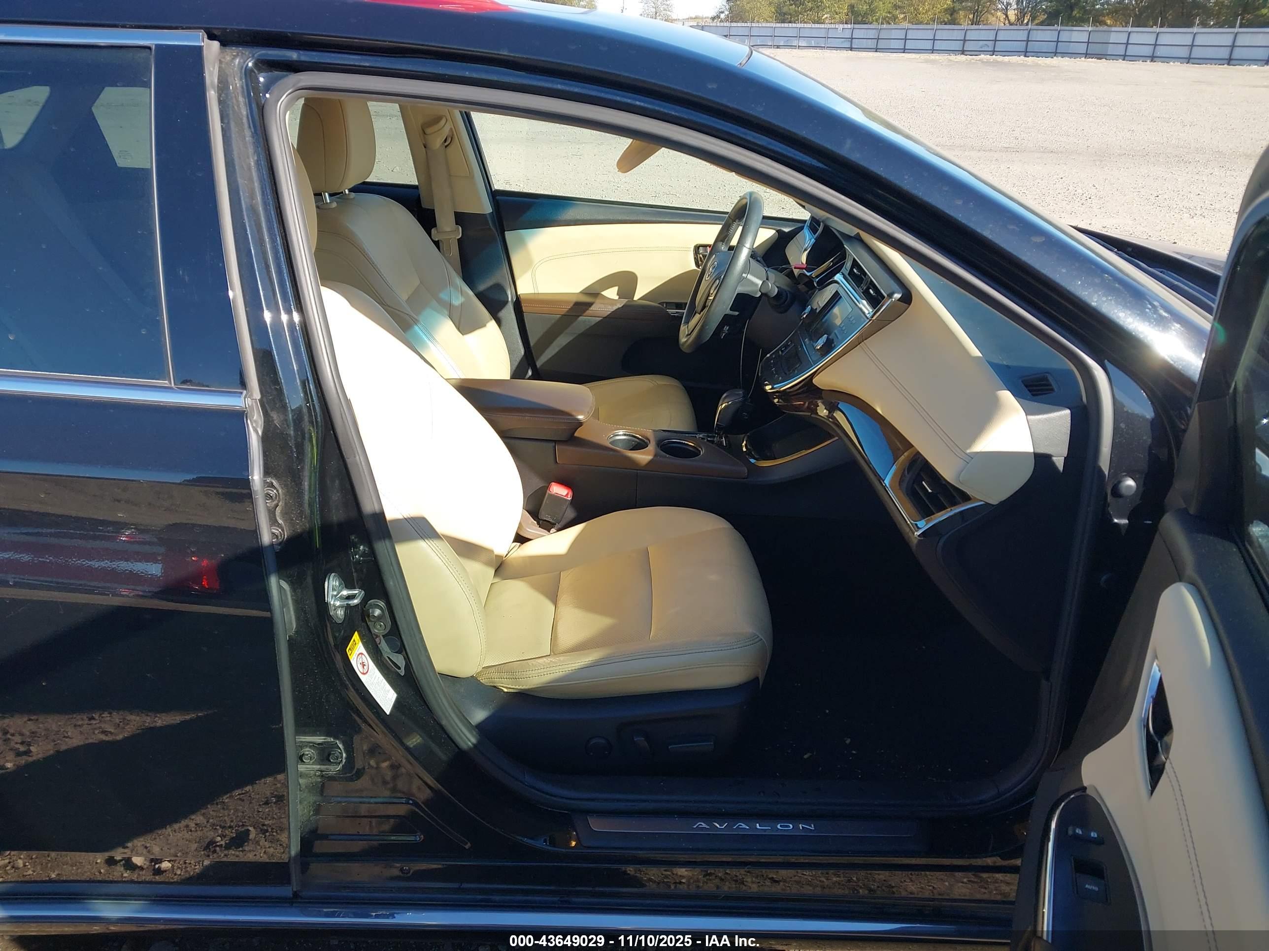 TOYOTA AVALON image 5