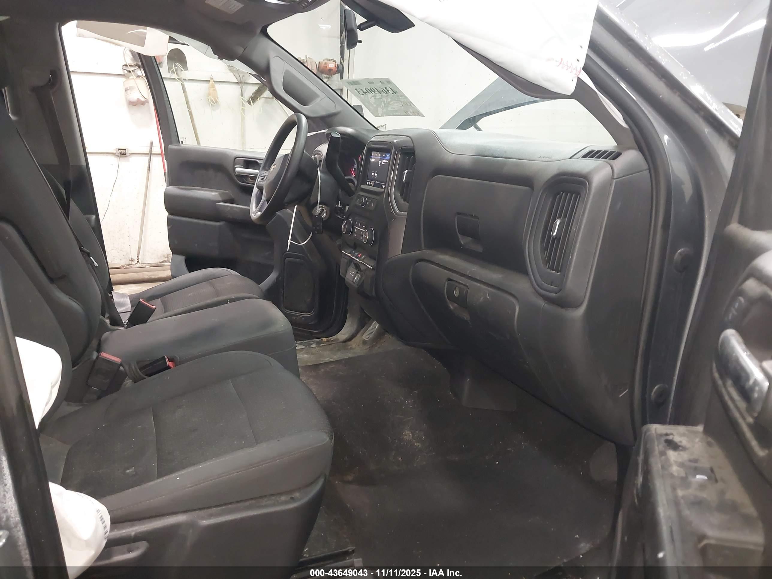 CHEVROLET SILVERADO image 5