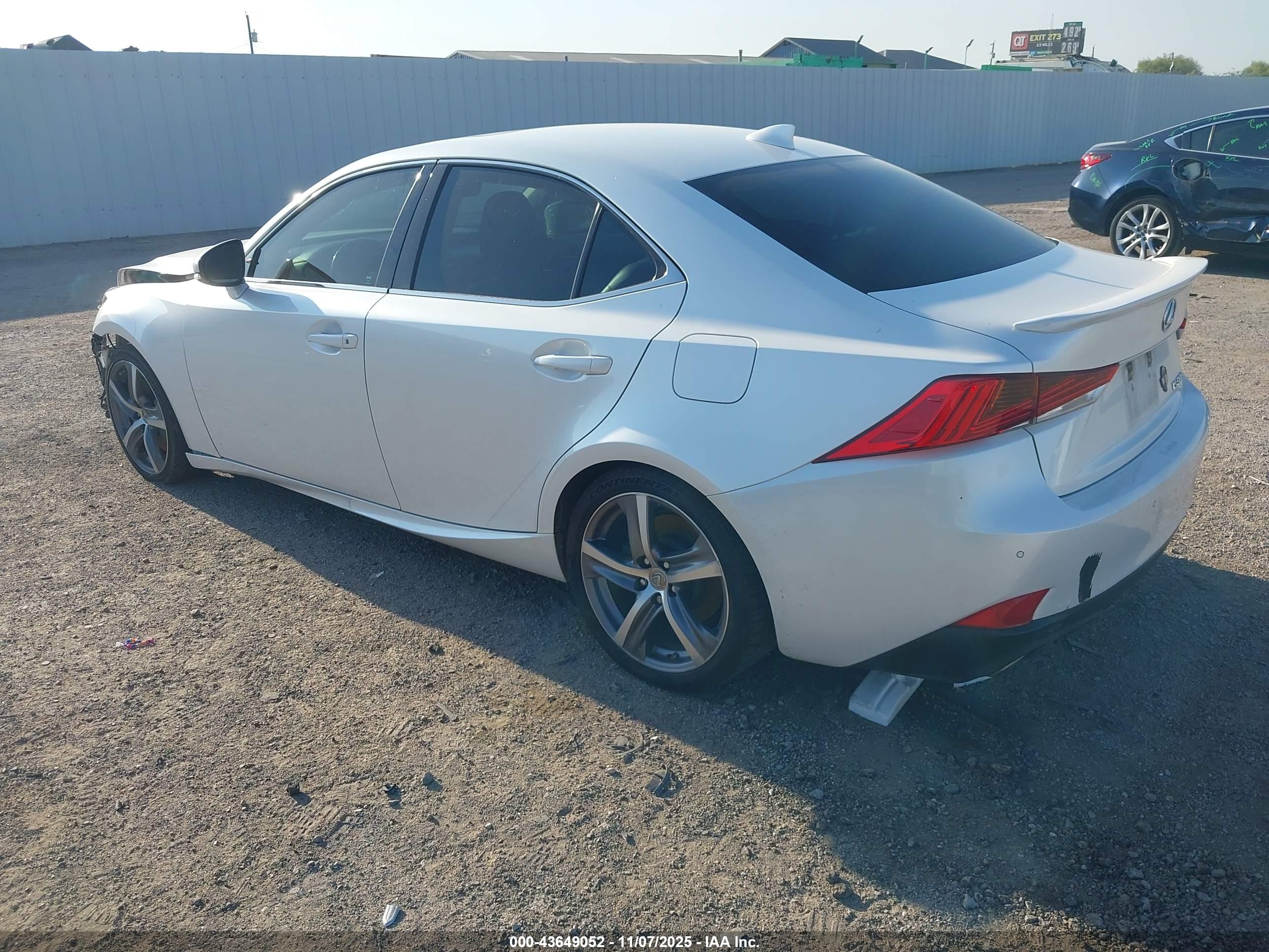 LEXUS IS image 3
