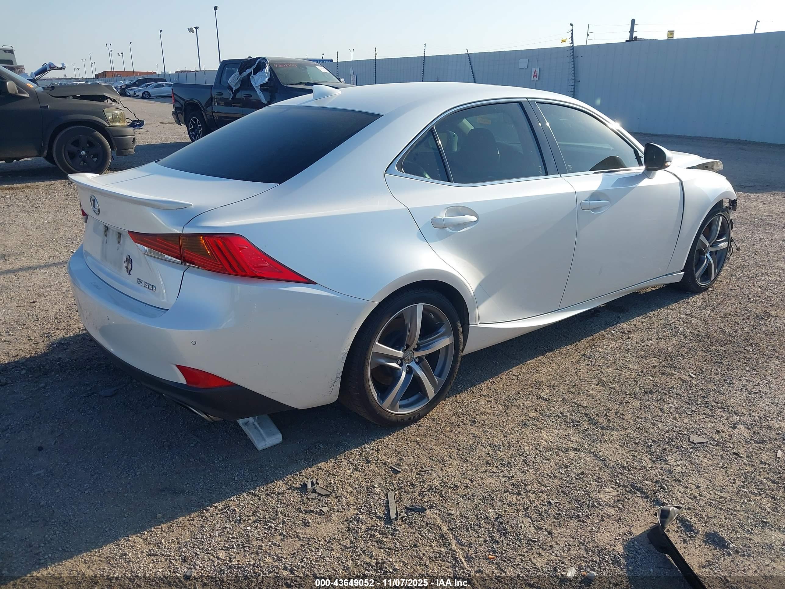 LEXUS IS image 4