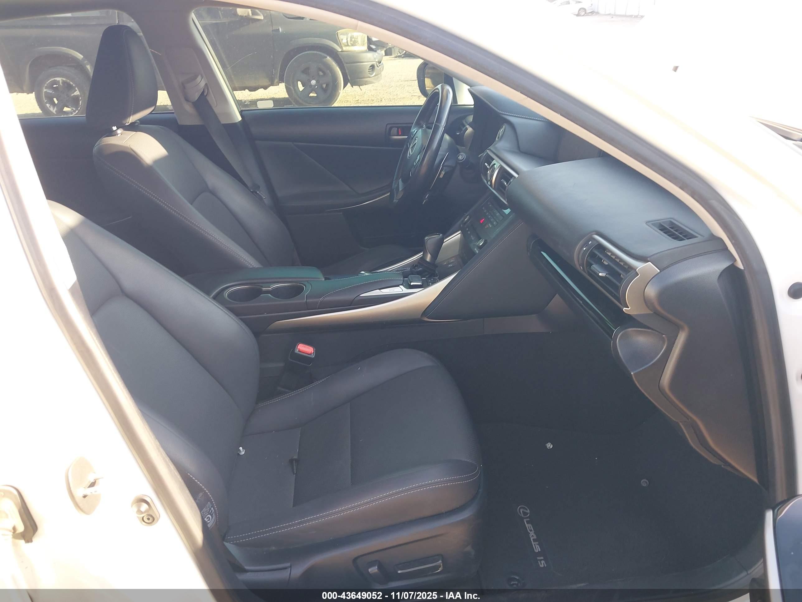 LEXUS IS image 5