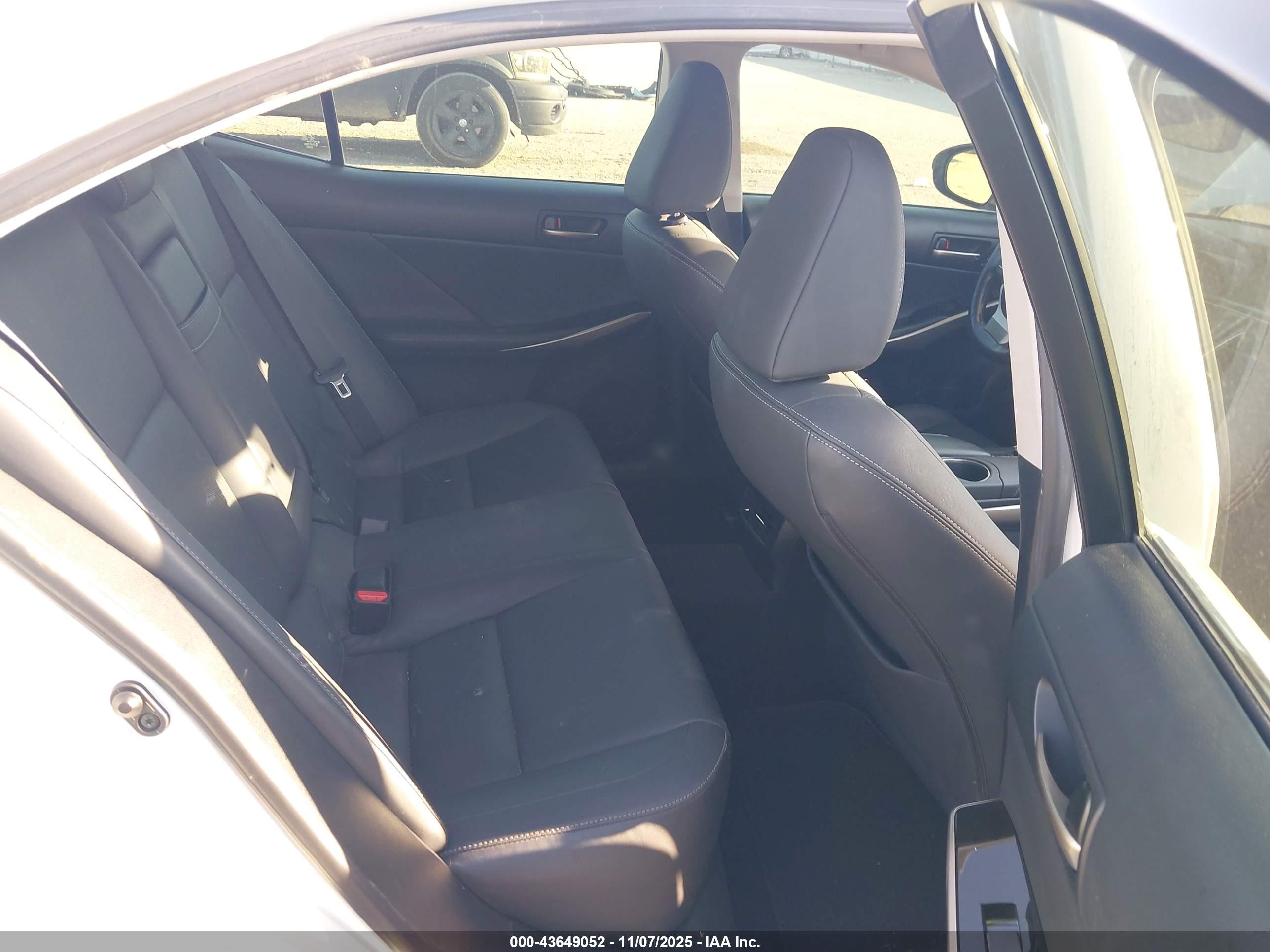 LEXUS IS image 8