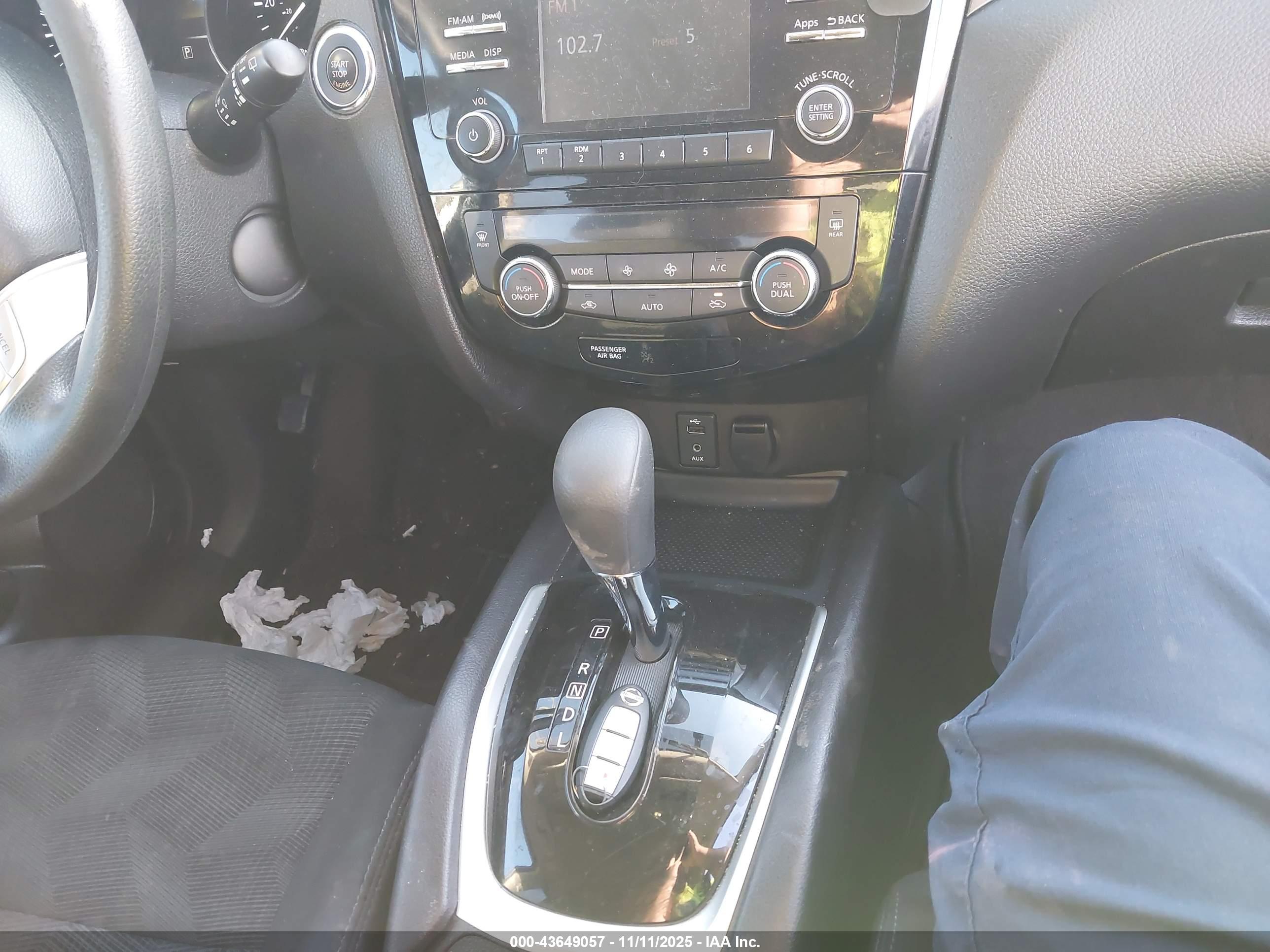 NISSAN ROGUE image 11