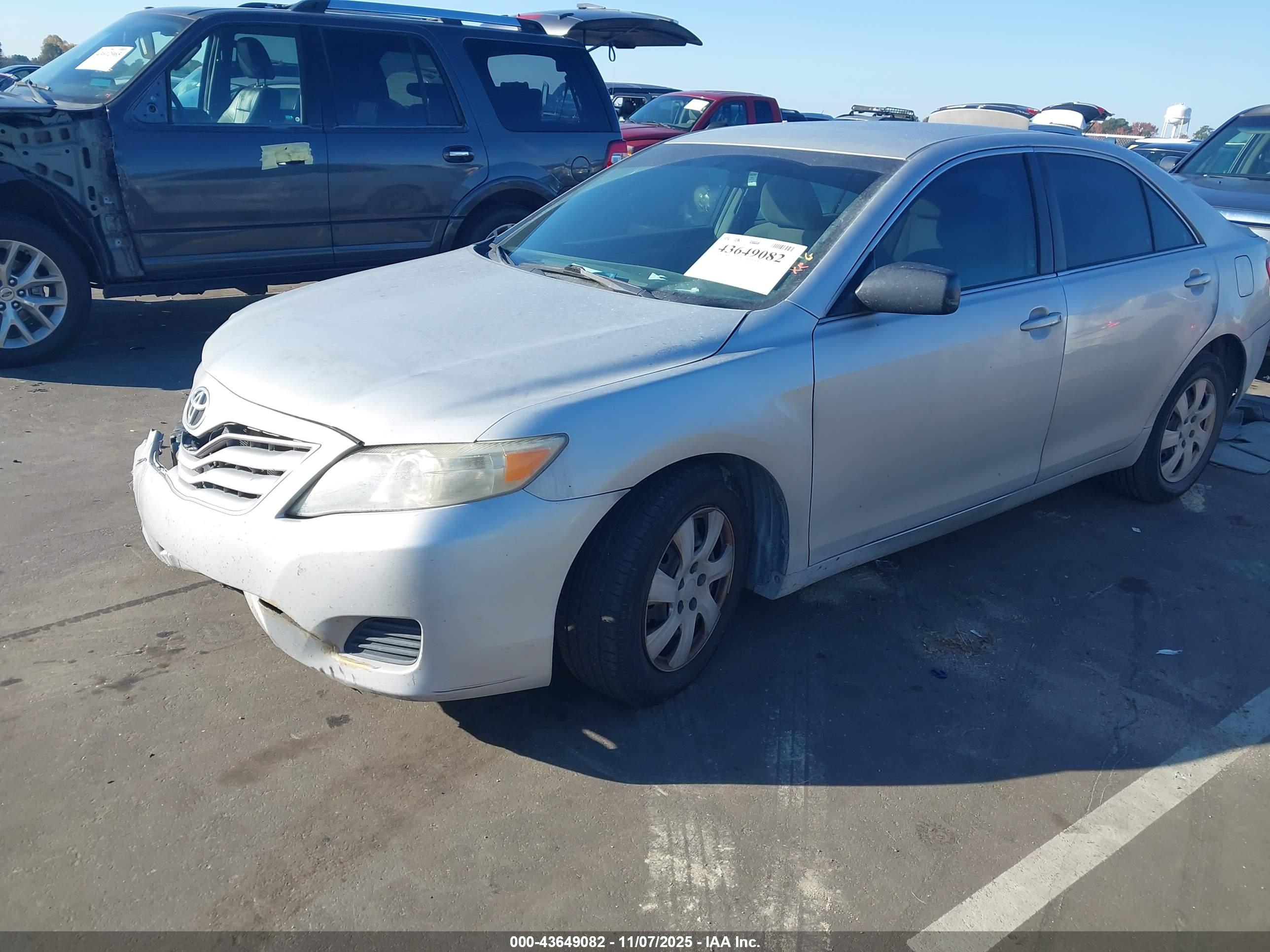 TOYOTA CAMRY image 2
