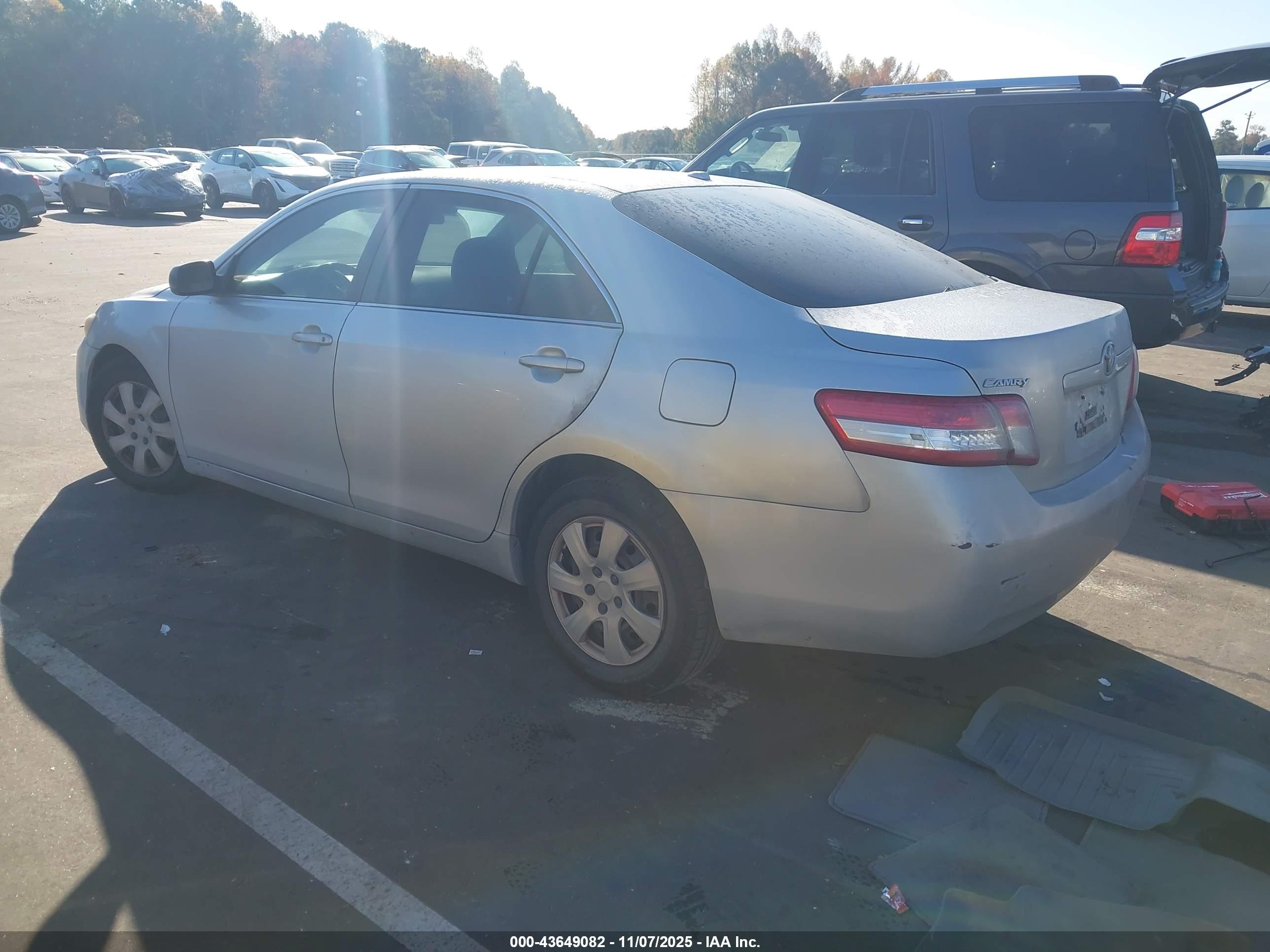 TOYOTA CAMRY image 3
