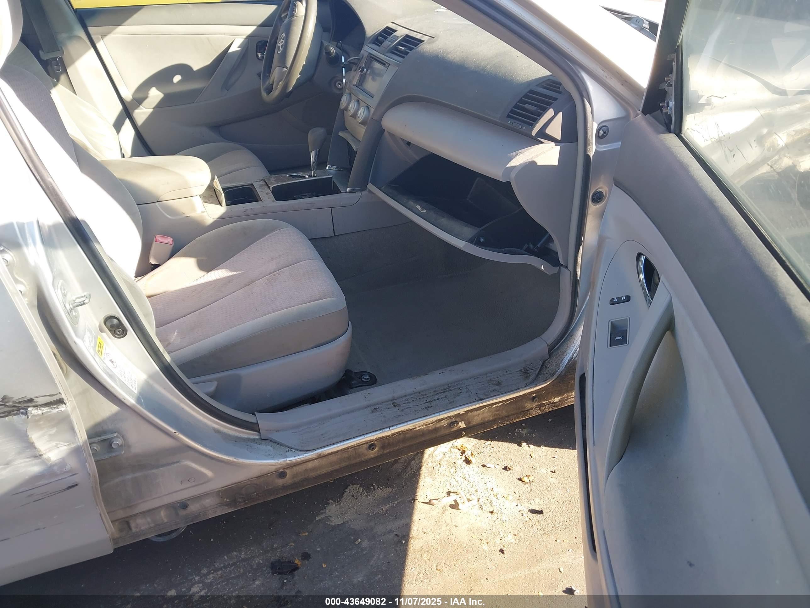 TOYOTA CAMRY image 5