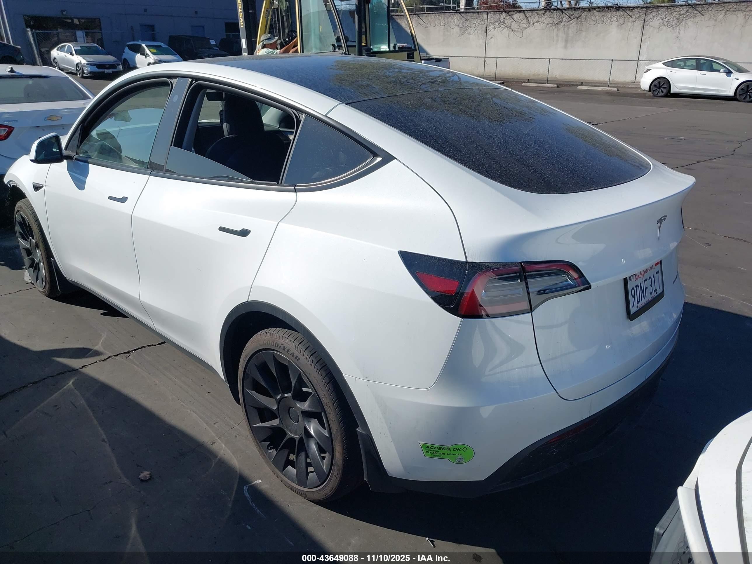 TESLA MODEL image 3