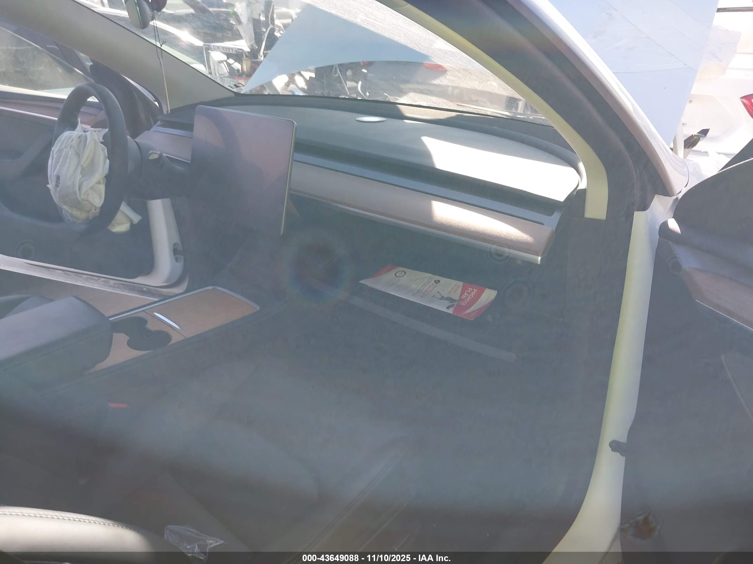 TESLA MODEL image 5