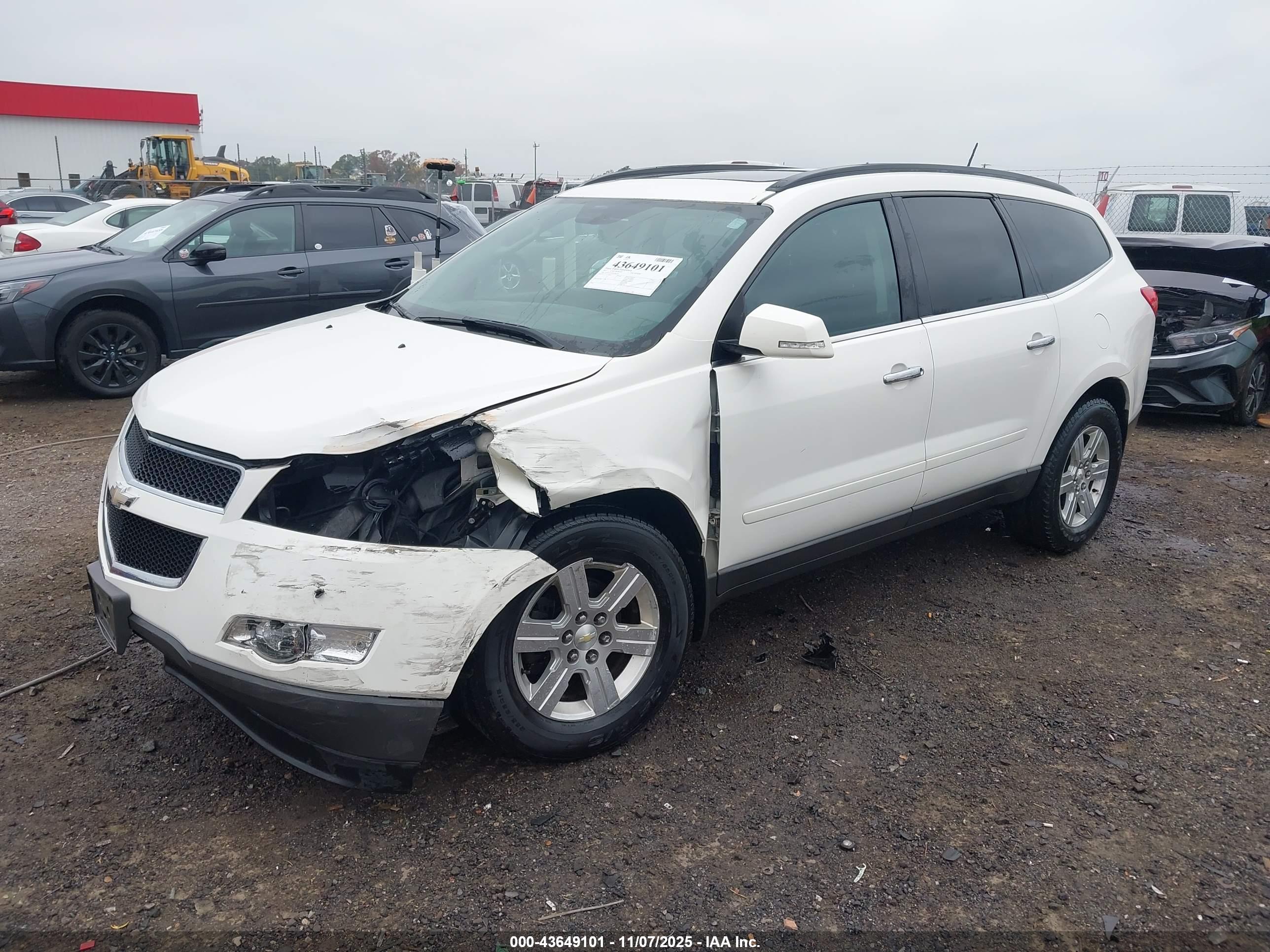CHEVROLET TRAVERSE image 2