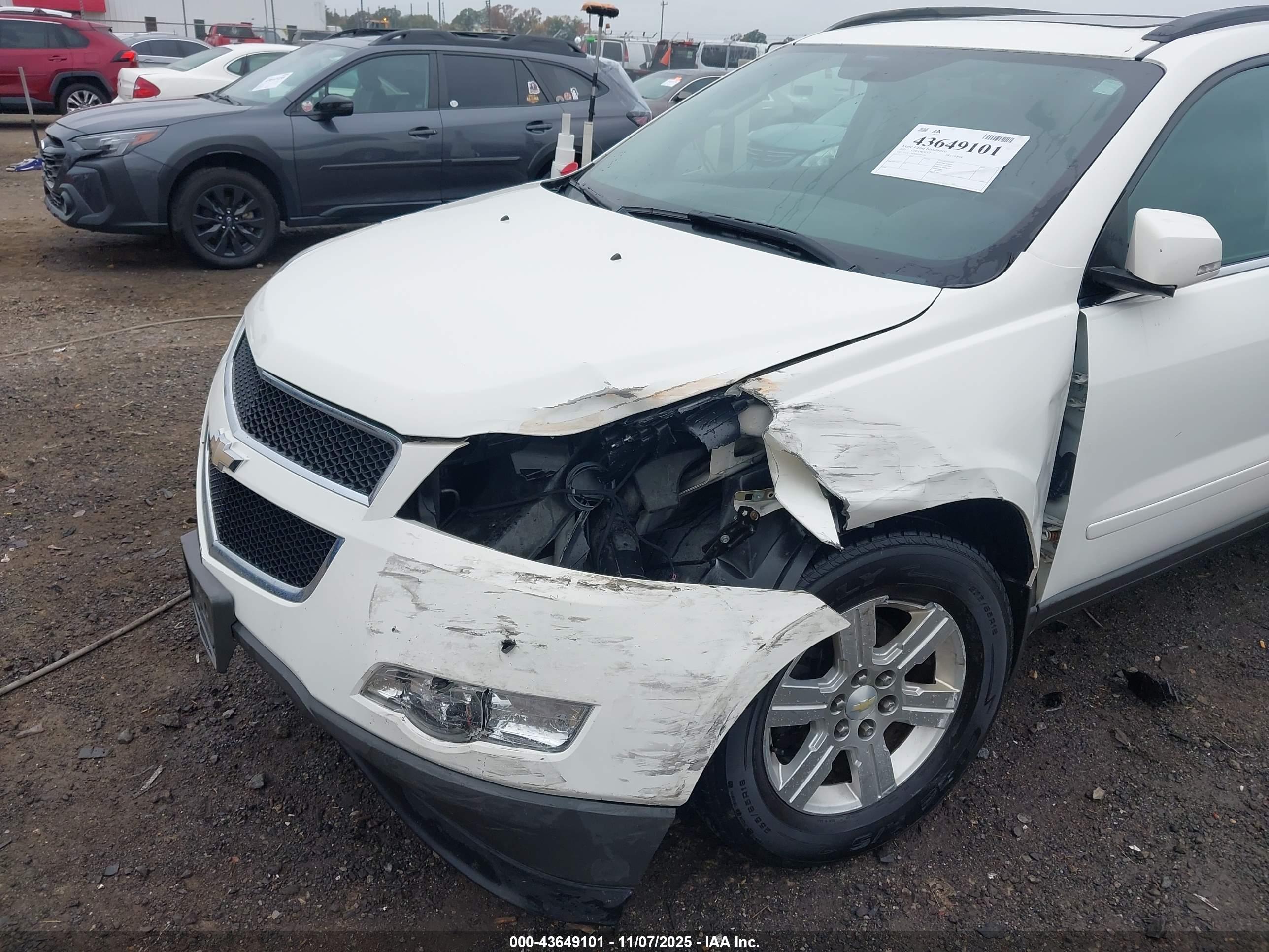 CHEVROLET TRAVERSE image 6