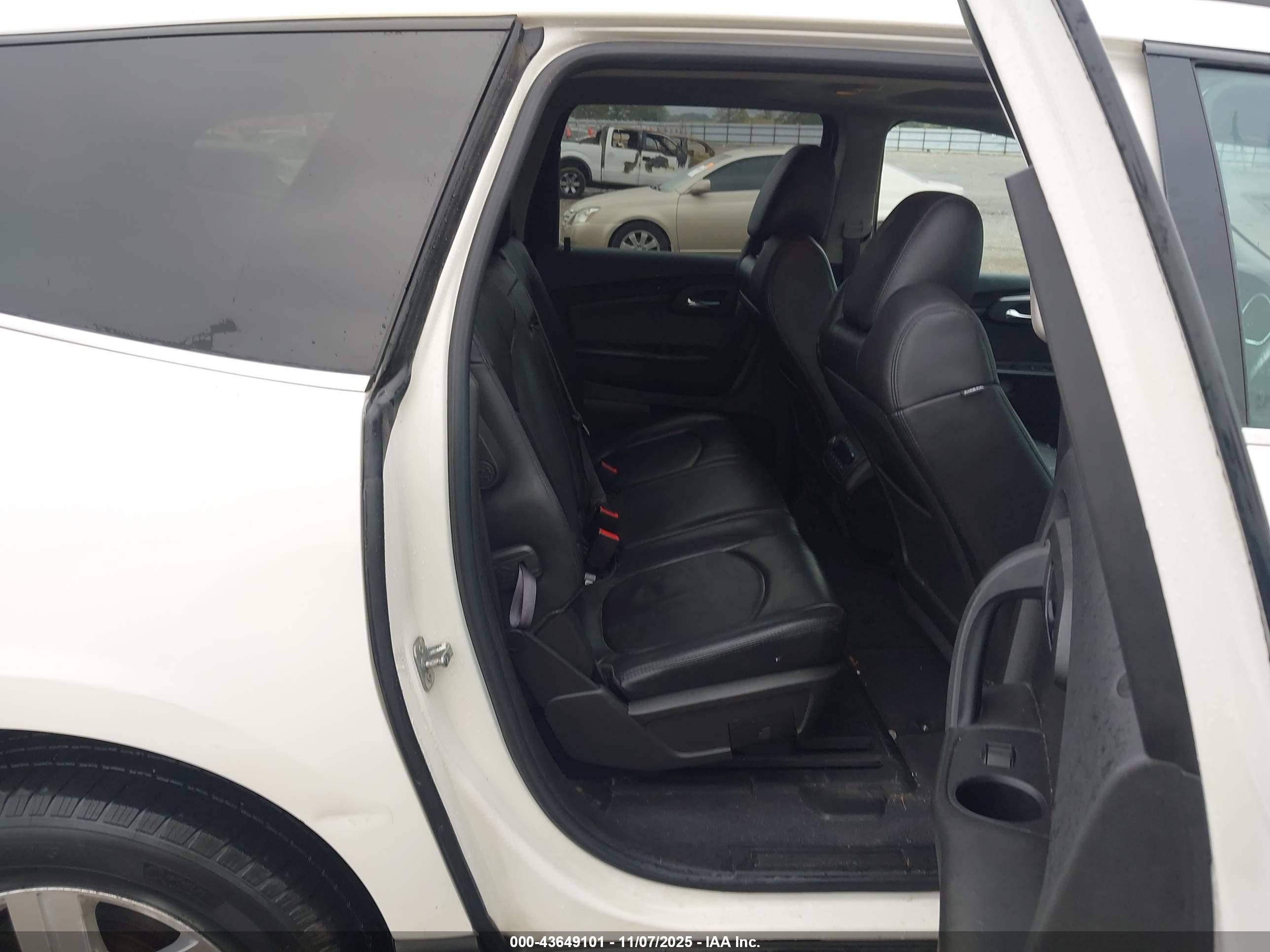 CHEVROLET TRAVERSE image 8