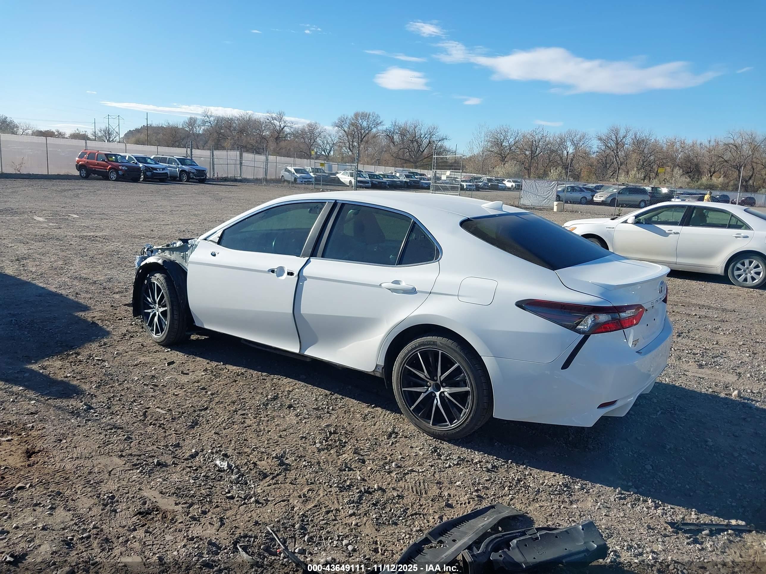 TOYOTA CAMRY image 3