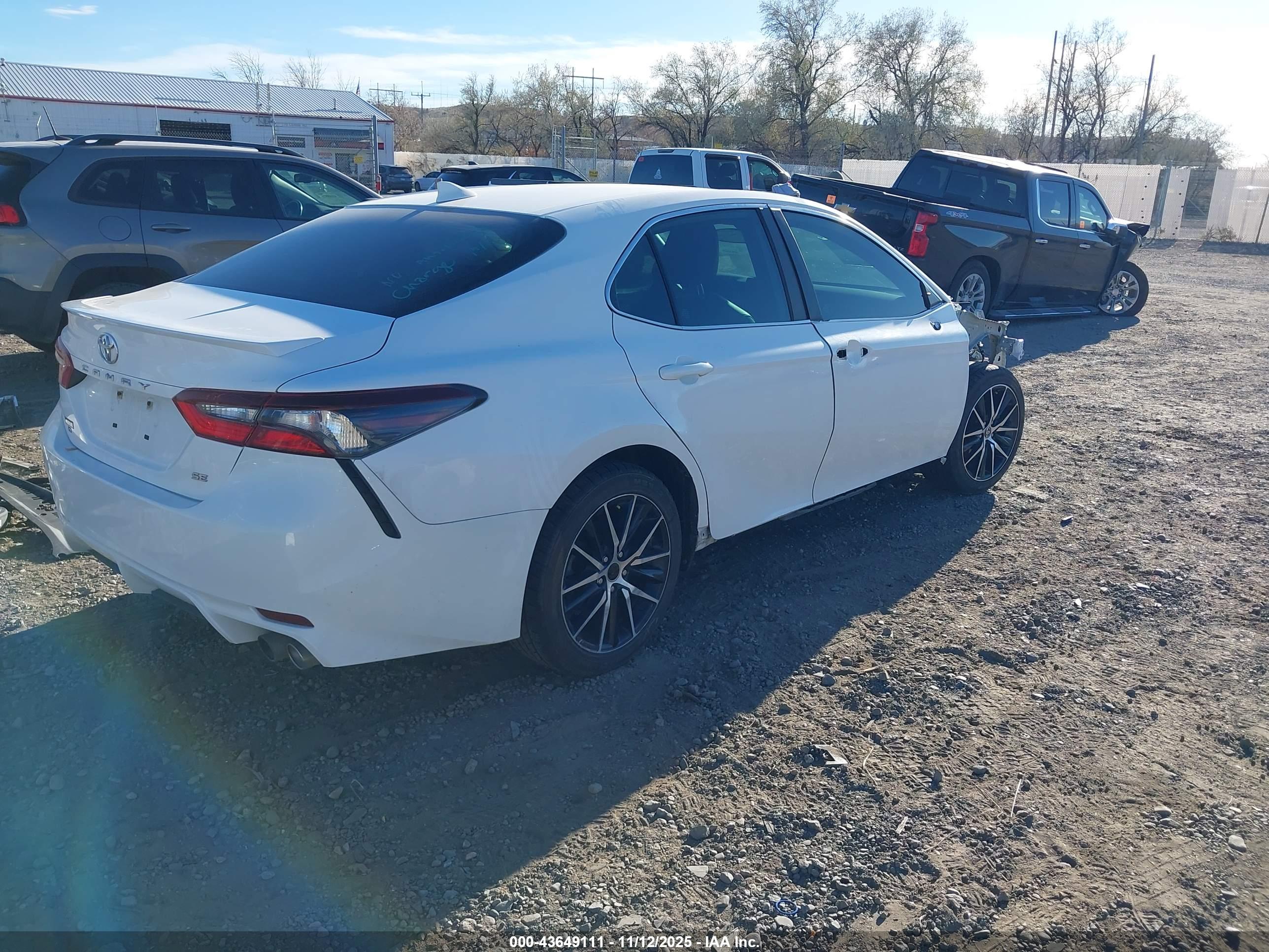 TOYOTA CAMRY image 4