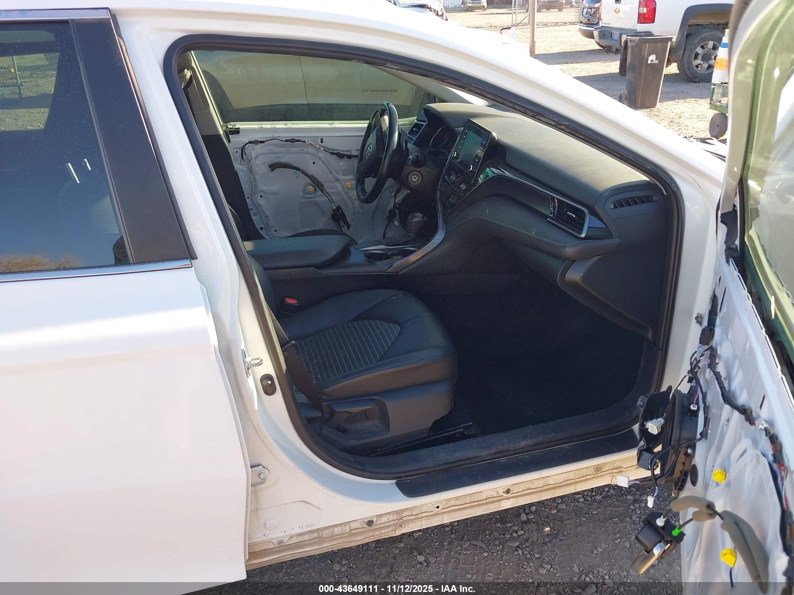 TOYOTA CAMRY image 5