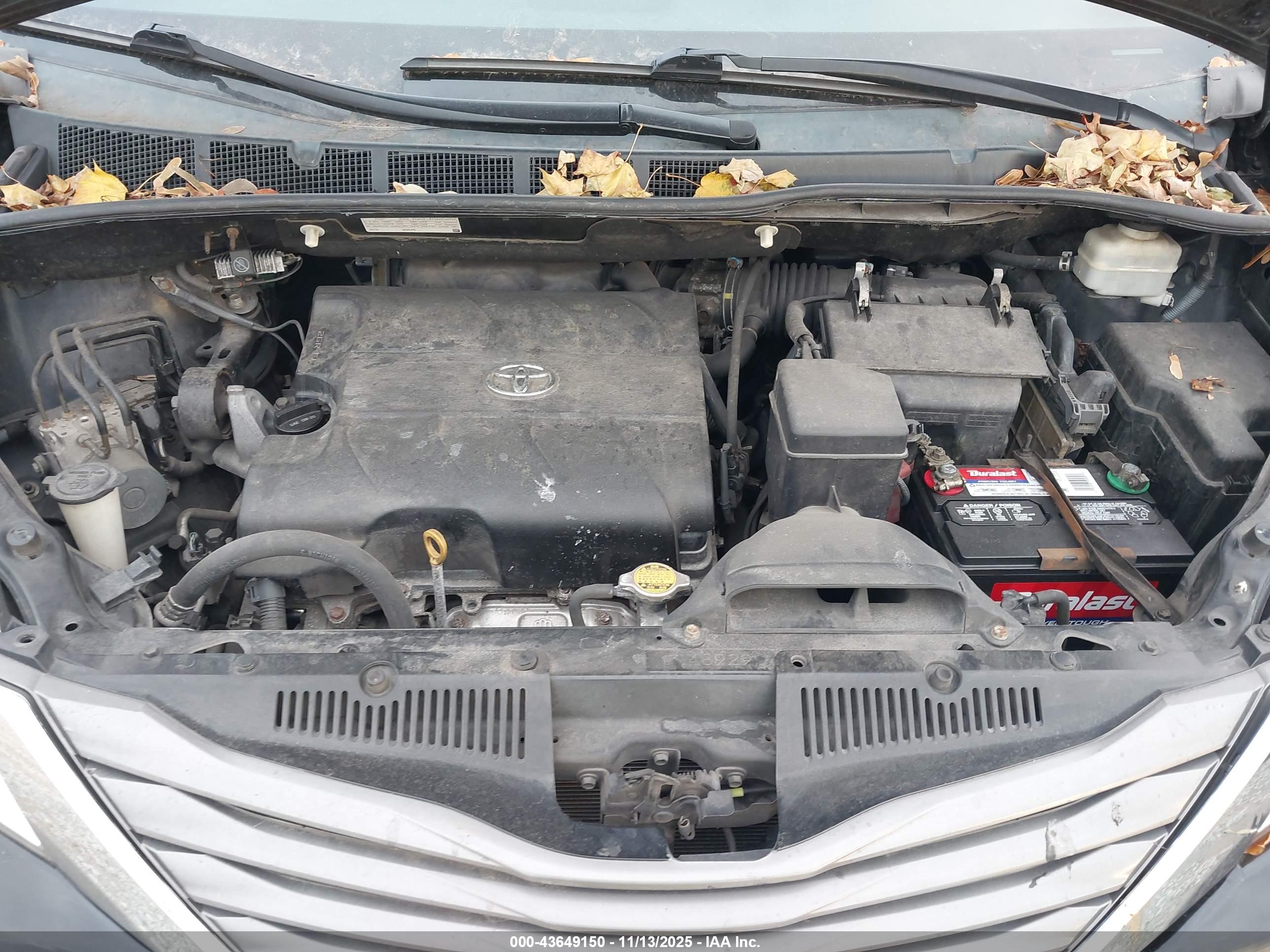 TOYOTA SIENNA image 10