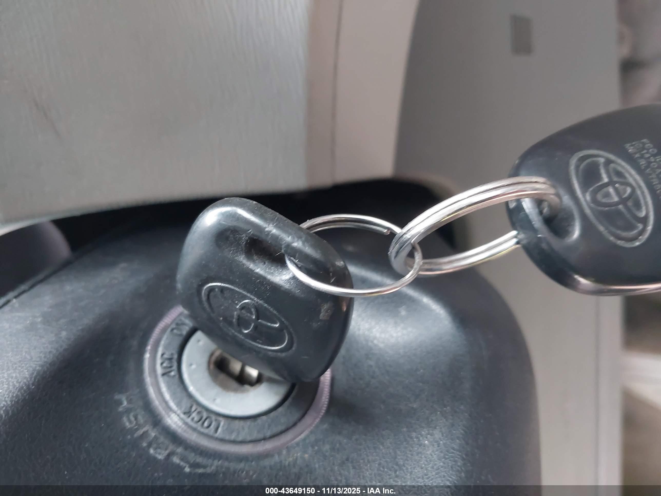 TOYOTA SIENNA image 11