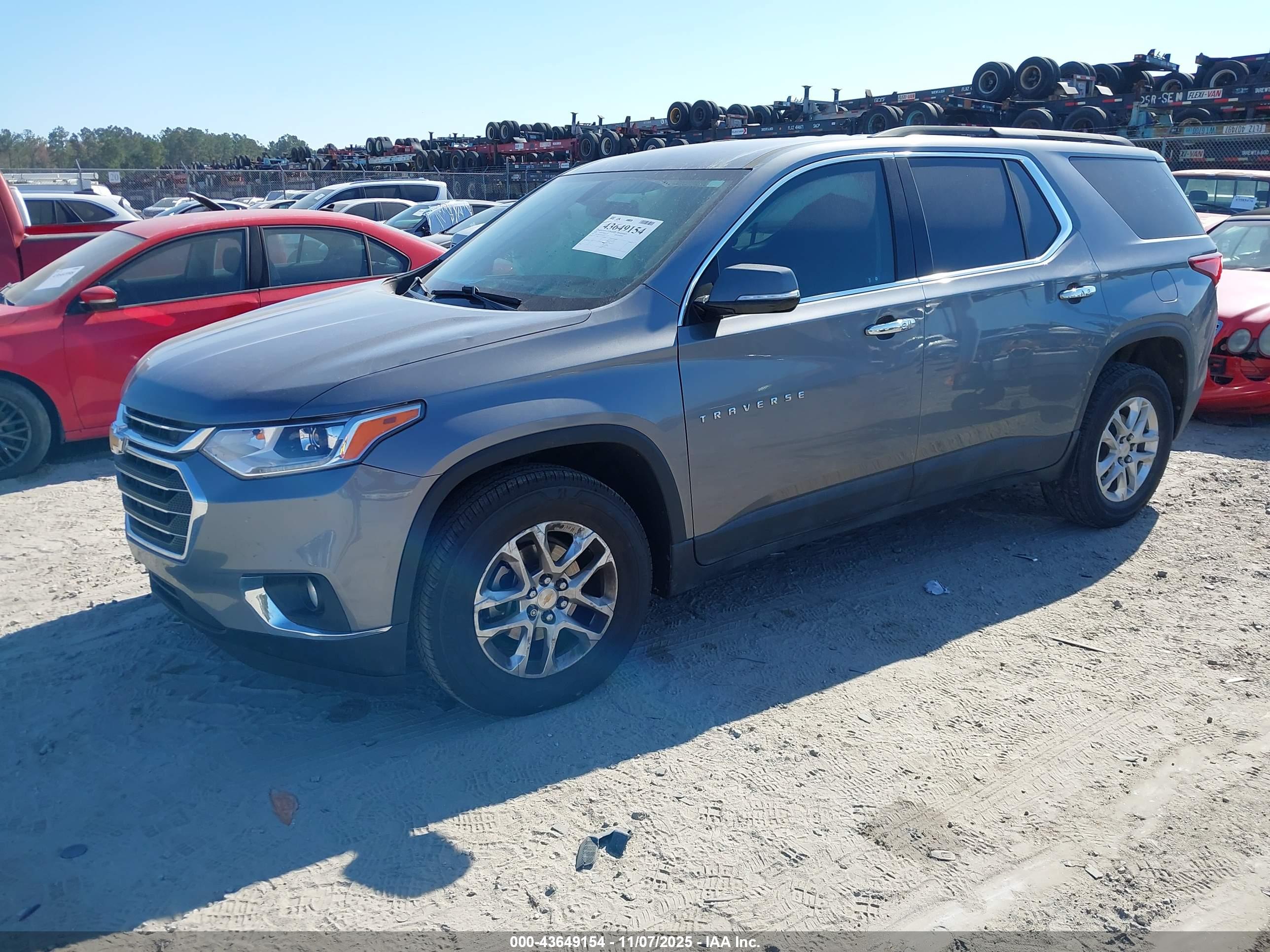 CHEVROLET TRAVERSE image 2