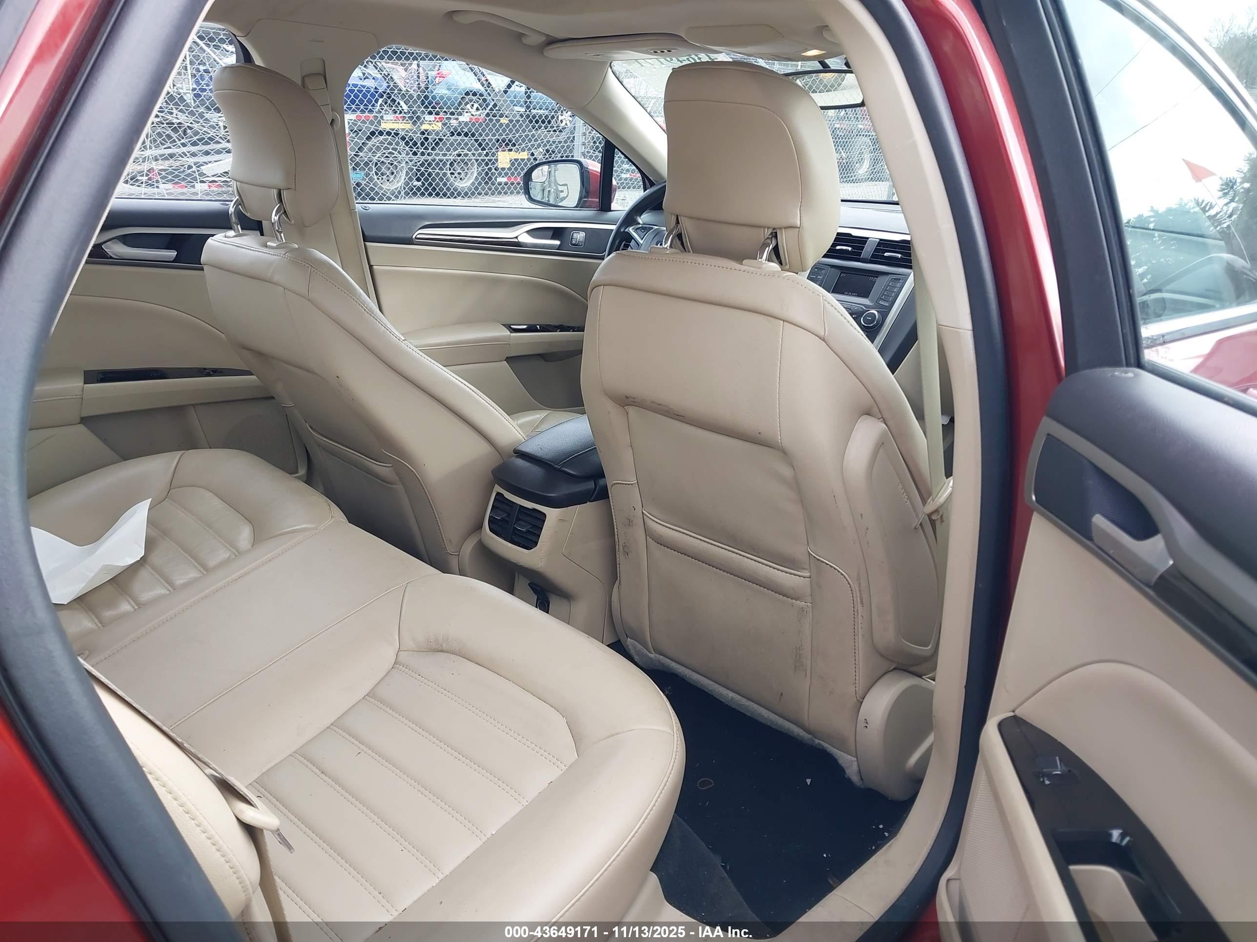 FORD FUSION image 8