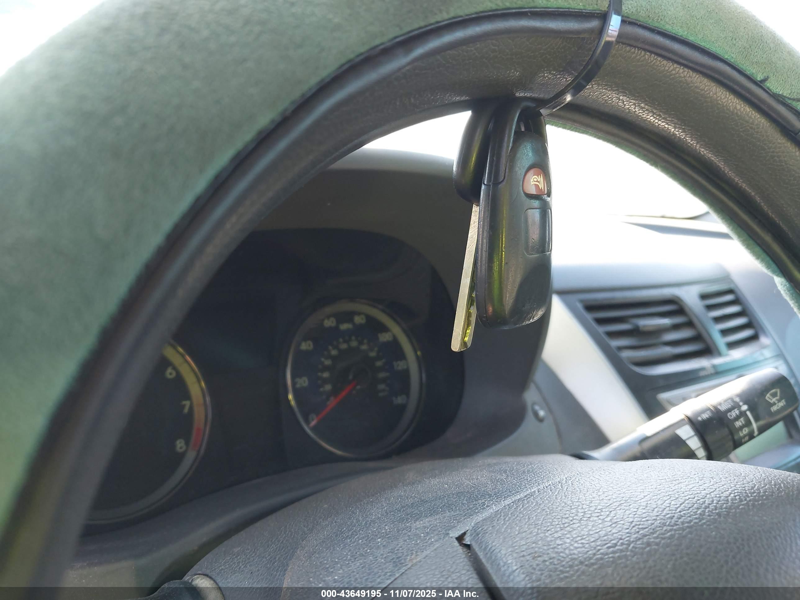 HYUNDAI ACCENT image 11