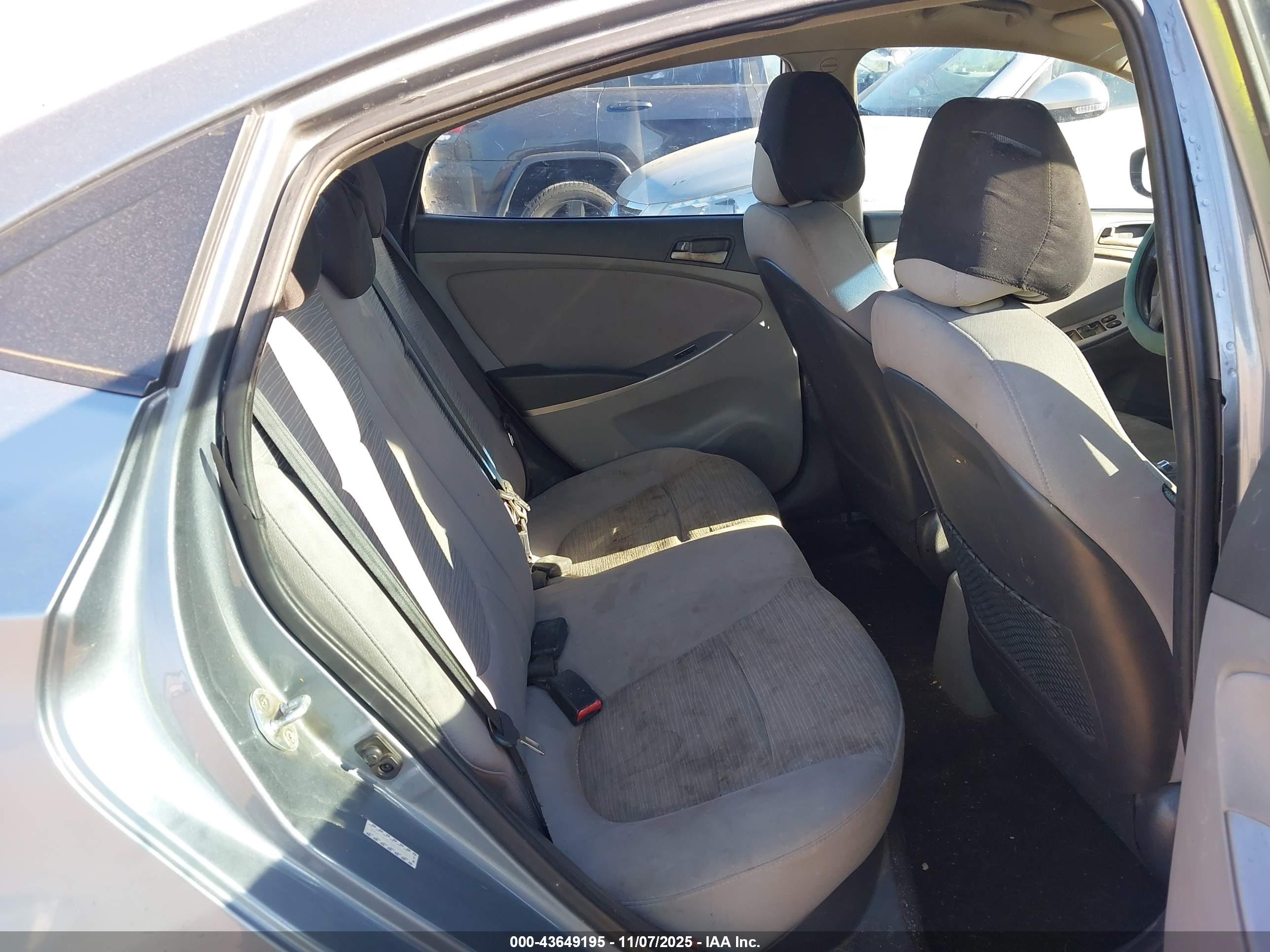 HYUNDAI ACCENT image 8